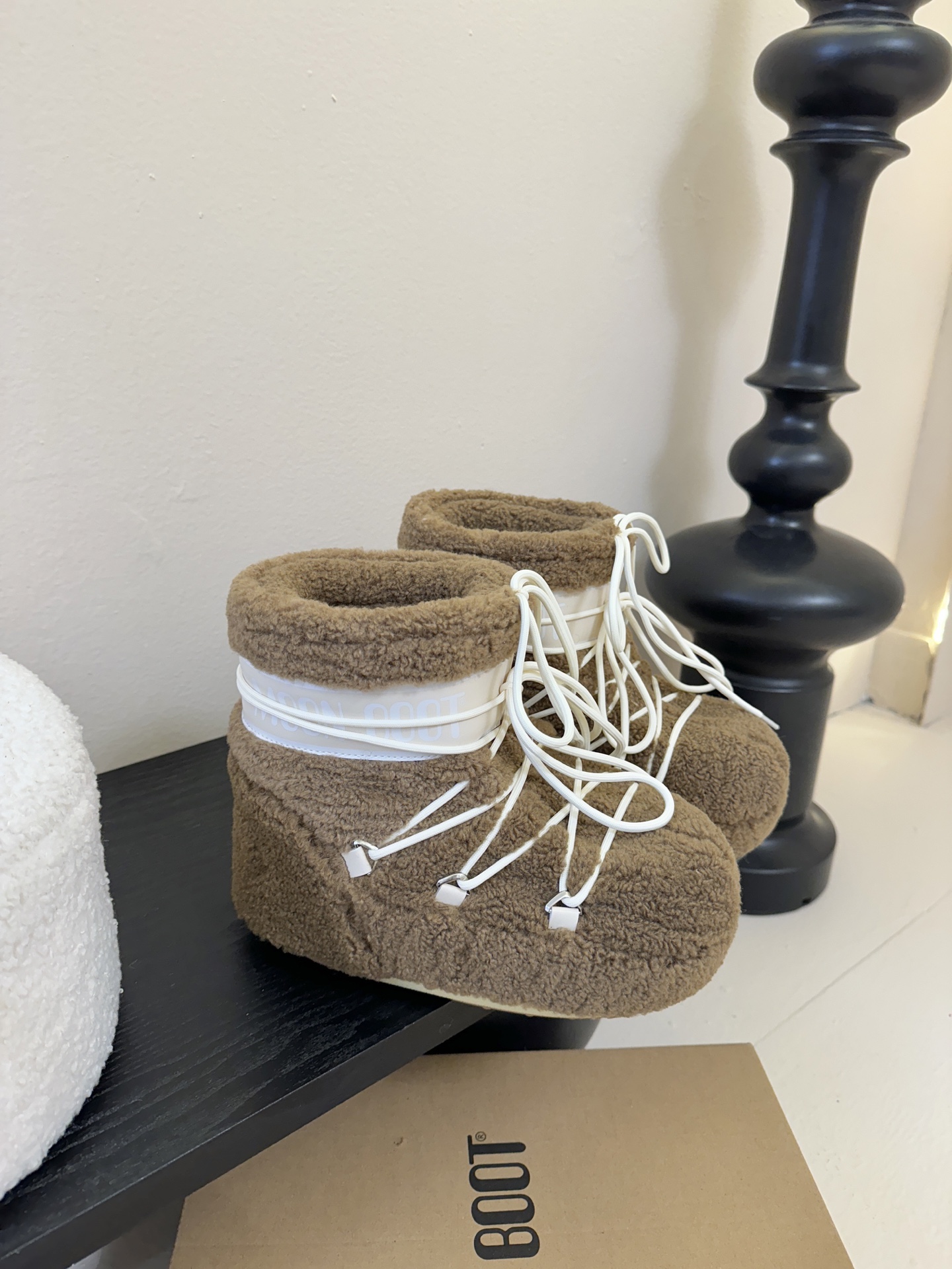 Moonboot这月亮雪地靴很出圈吗？去年这靴子看到好多辣妹子在穿搭配都是1.7的即视感！巨显腿长那种！