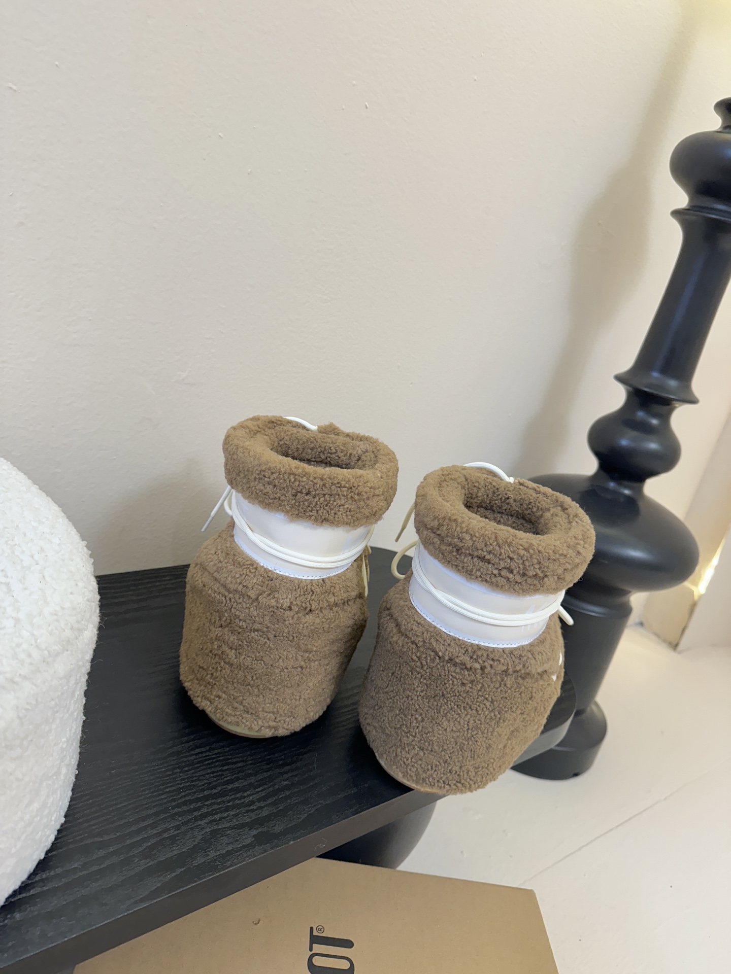 Moonboot这月亮雪地靴很出圈吗？去年这靴子看到好多辣妹子在穿搭配都是1.7的即视感！巨显腿长那种！