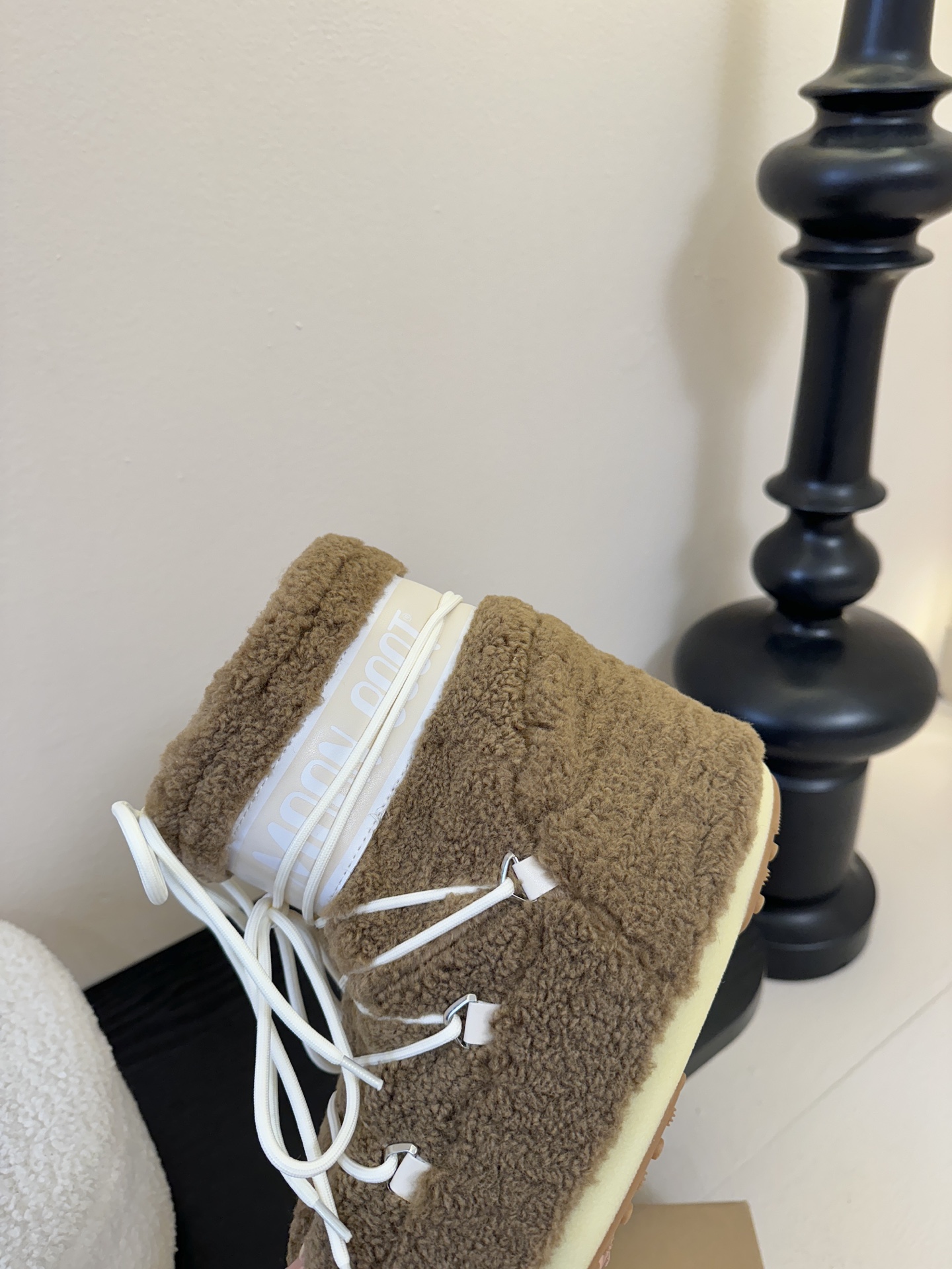 Moonboot这月亮雪地靴很出圈吗？去年这靴子看到好多辣妹子在穿搭配都是1.7的即视感！巨显腿长那种！