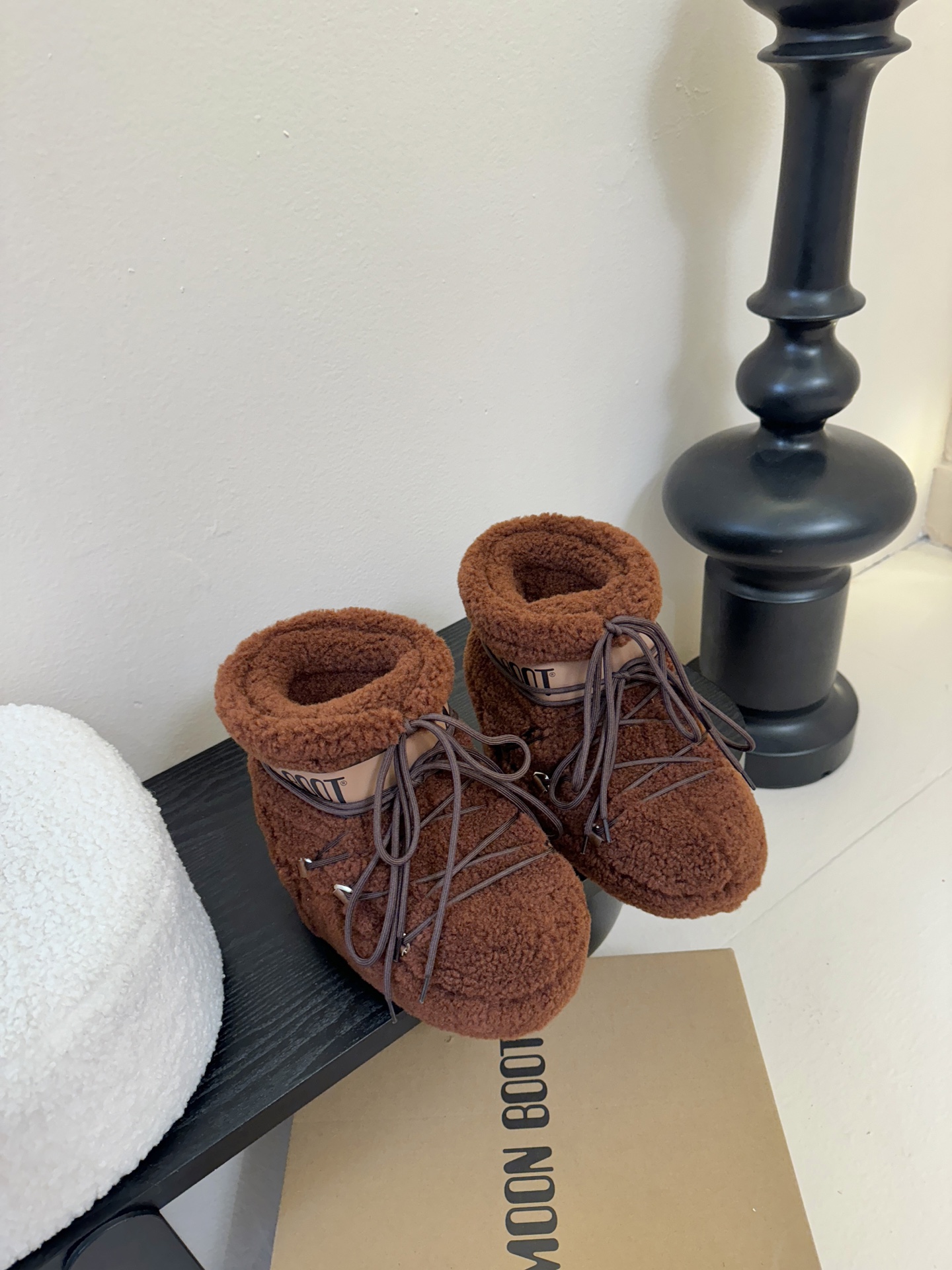 Moonboot这月亮雪地靴很出圈吗？去年这靴子看到好多辣妹子在穿搭配都是1.7的即视感！巨显腿长那种！