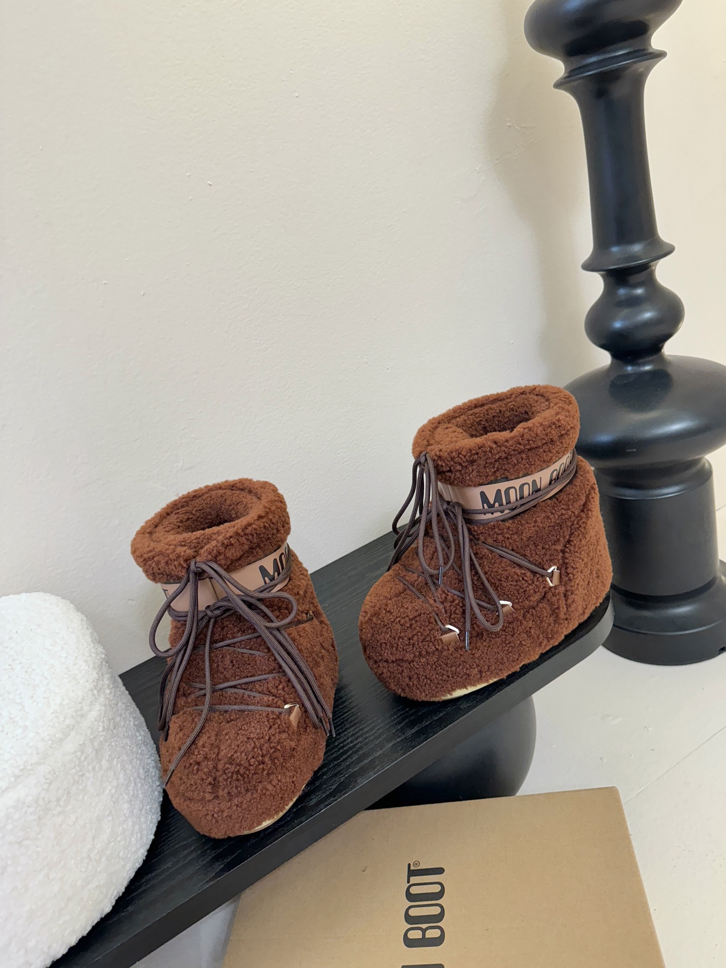 Moonboot这月亮雪地靴很出圈吗？去年这靴子看到好多辣妹子在穿搭配都是1.7的即视感！巨显腿长那种！