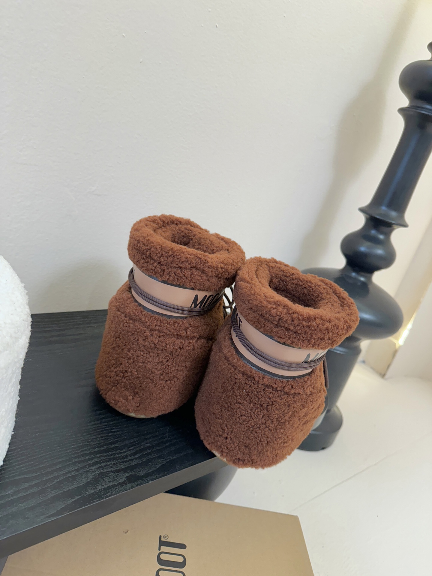 Moonboot这月亮雪地靴很出圈吗？去年这靴子看到好多辣妹子在穿搭配都是1.7的即视感！巨显腿长那种！