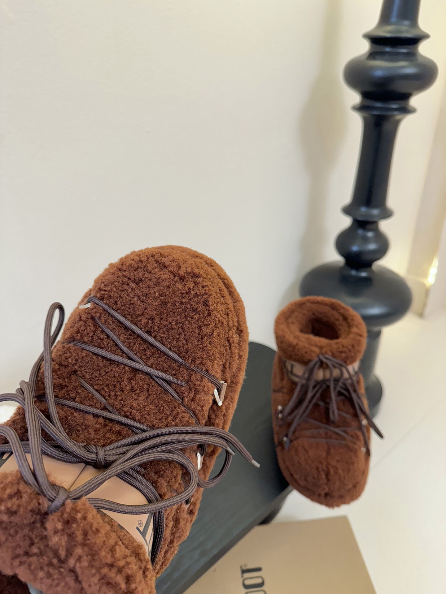 Moonboot这月亮雪地靴很出圈吗？去年这靴子看到好多辣妹子在穿搭配都是1.7的即视感！巨显腿长那种！