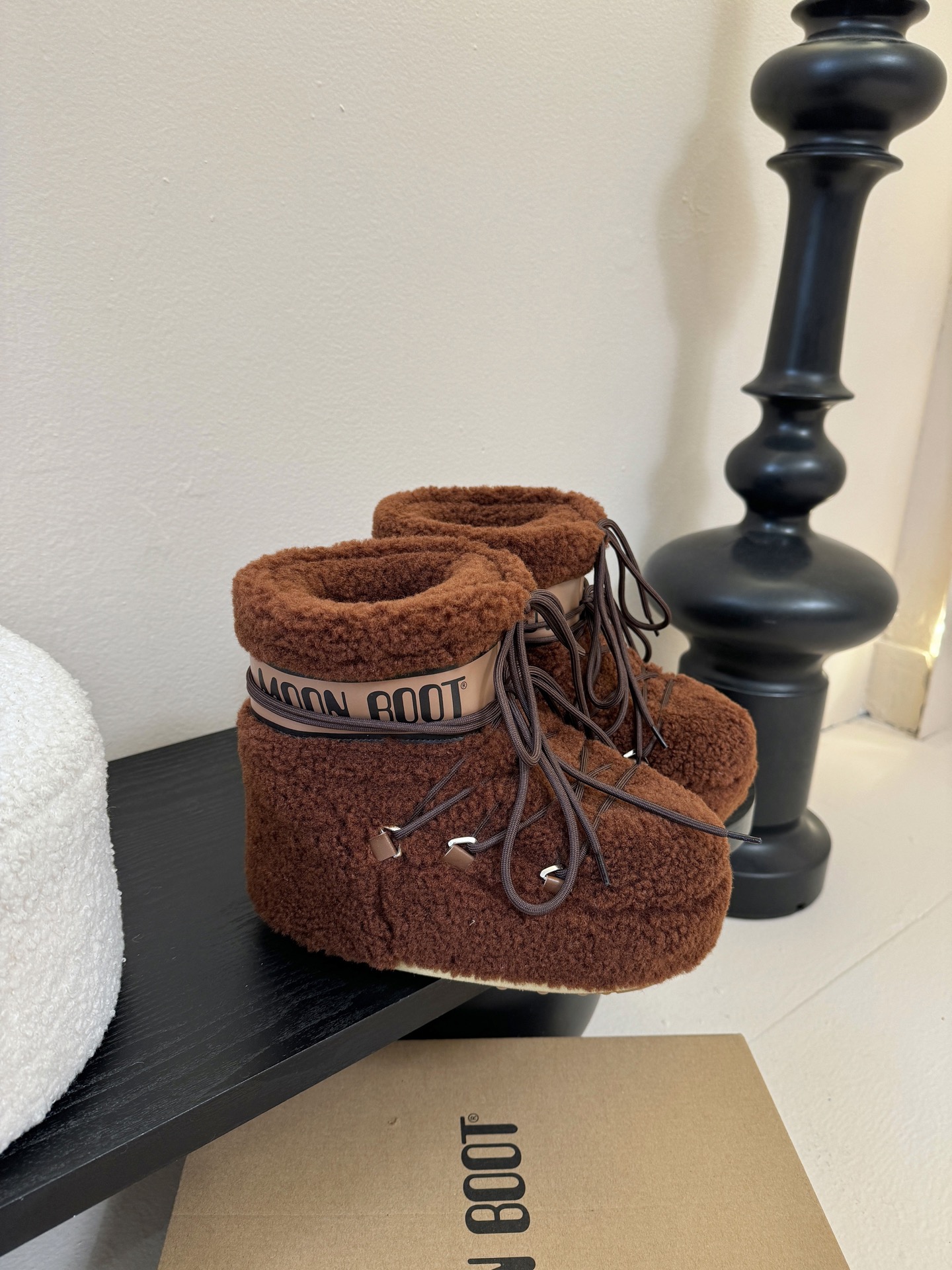 Moonboot这月亮雪地靴很出圈吗？去年这靴子看到好多辣妹子在穿搭配都是1.7的即视感！巨显腿长那种！