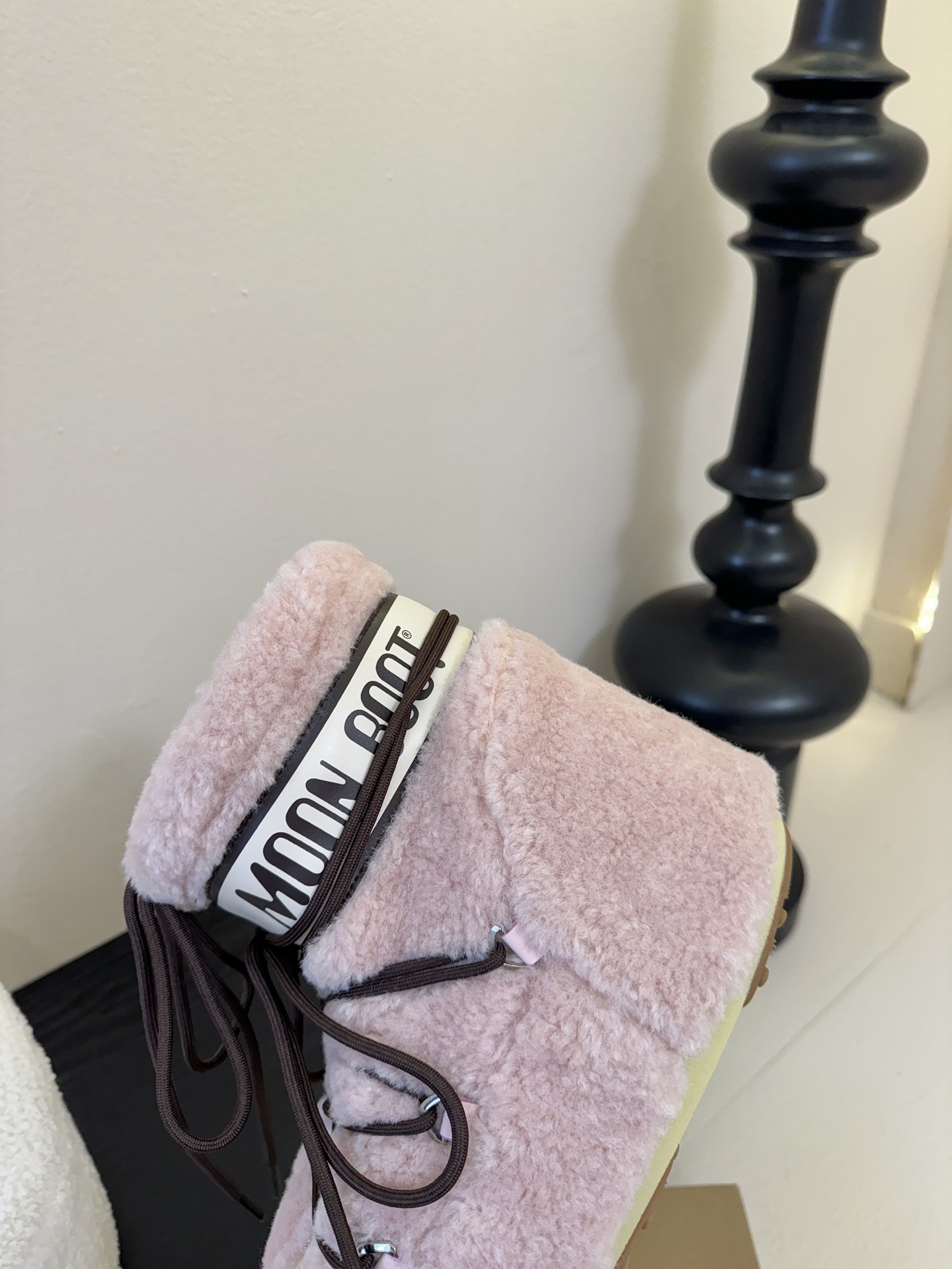 Moonboot这月亮雪地靴很出圈吗？去年这靴子看到好多辣妹子在穿搭配都是1.7的即视感！巨显腿长那种！