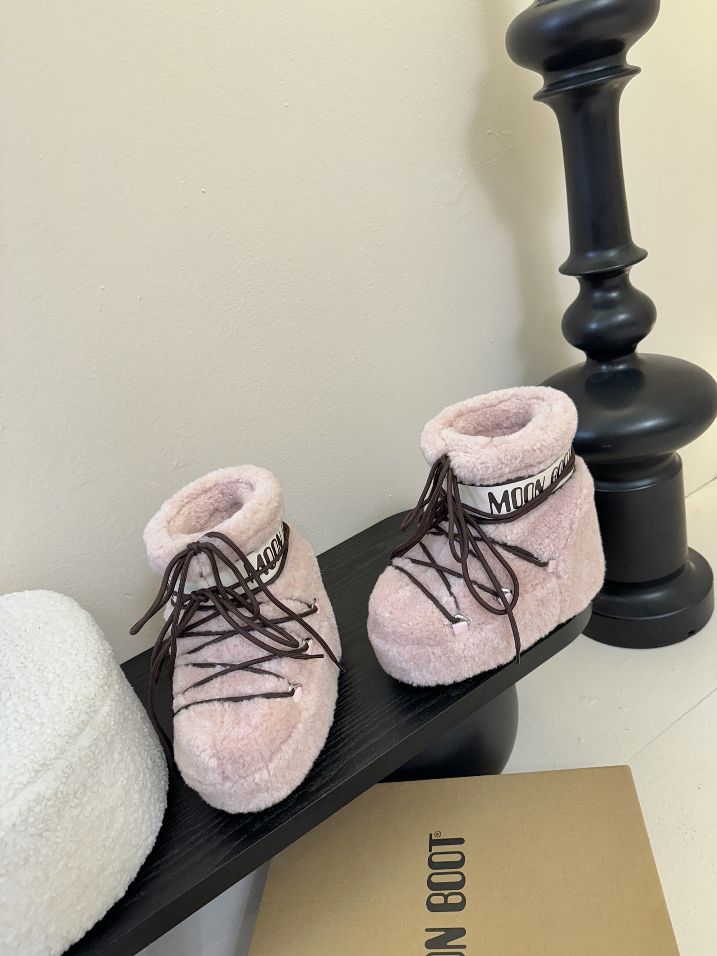 Moonboot这月亮雪地靴很出圈吗？去年这靴子看到好多辣妹子在穿搭配都是1.7的即视感！巨显腿长那种！