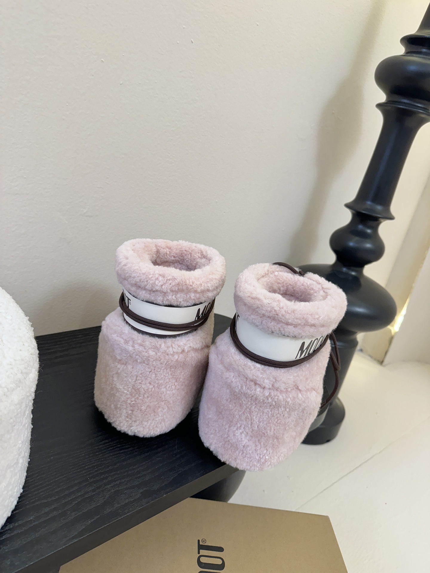 Moonboot这月亮雪地靴很出圈吗？去年这靴子看到好多辣妹子在穿搭配都是1.7的即视感！巨显腿长那种！