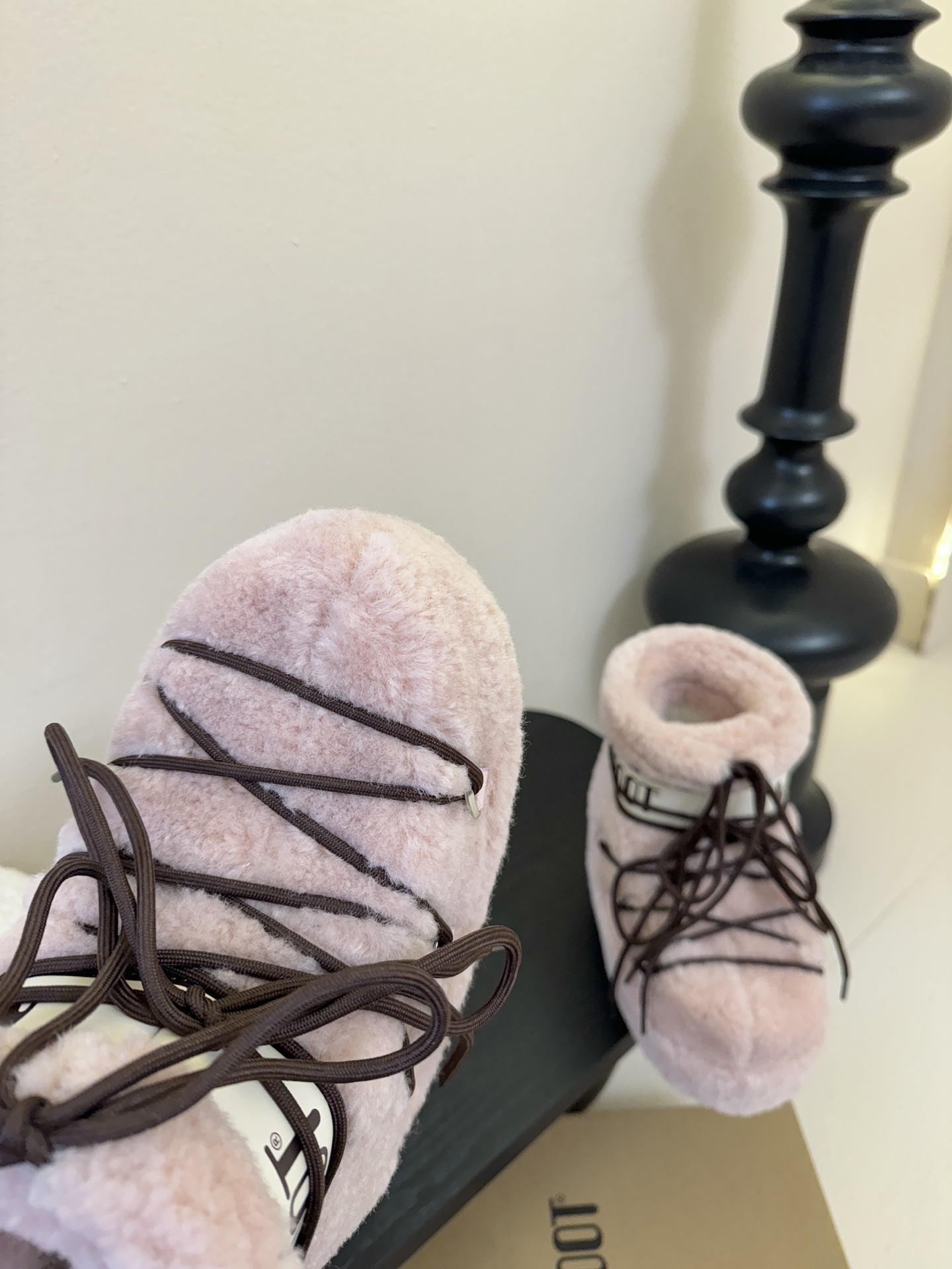 Moonboot这月亮雪地靴很出圈吗？去年这靴子看到好多辣妹子在穿搭配都是1.7的即视感！巨显腿长那种！