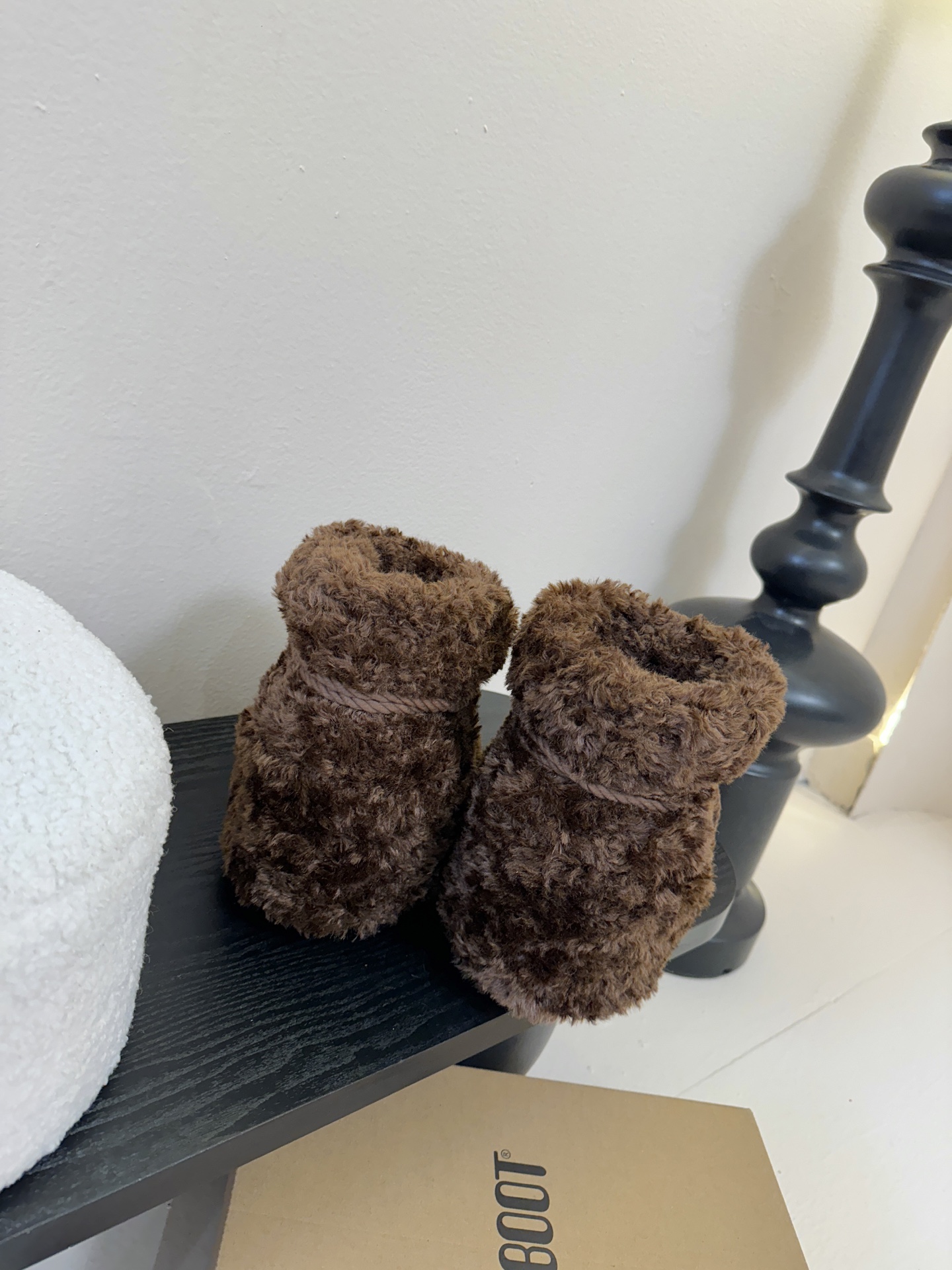 Moonboot这月亮雪地靴很出圈吗？去年这靴子看到好多辣妹子在穿搭配都是1.7的即视感！巨显腿长那种！