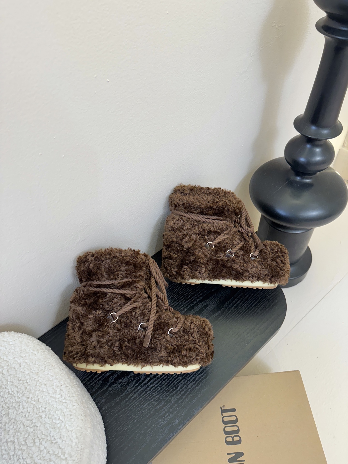 Moonboot这月亮雪地靴很出圈吗？去年这靴子看到好多辣妹子在穿搭配都是1.7的即视感！巨显腿长那种！