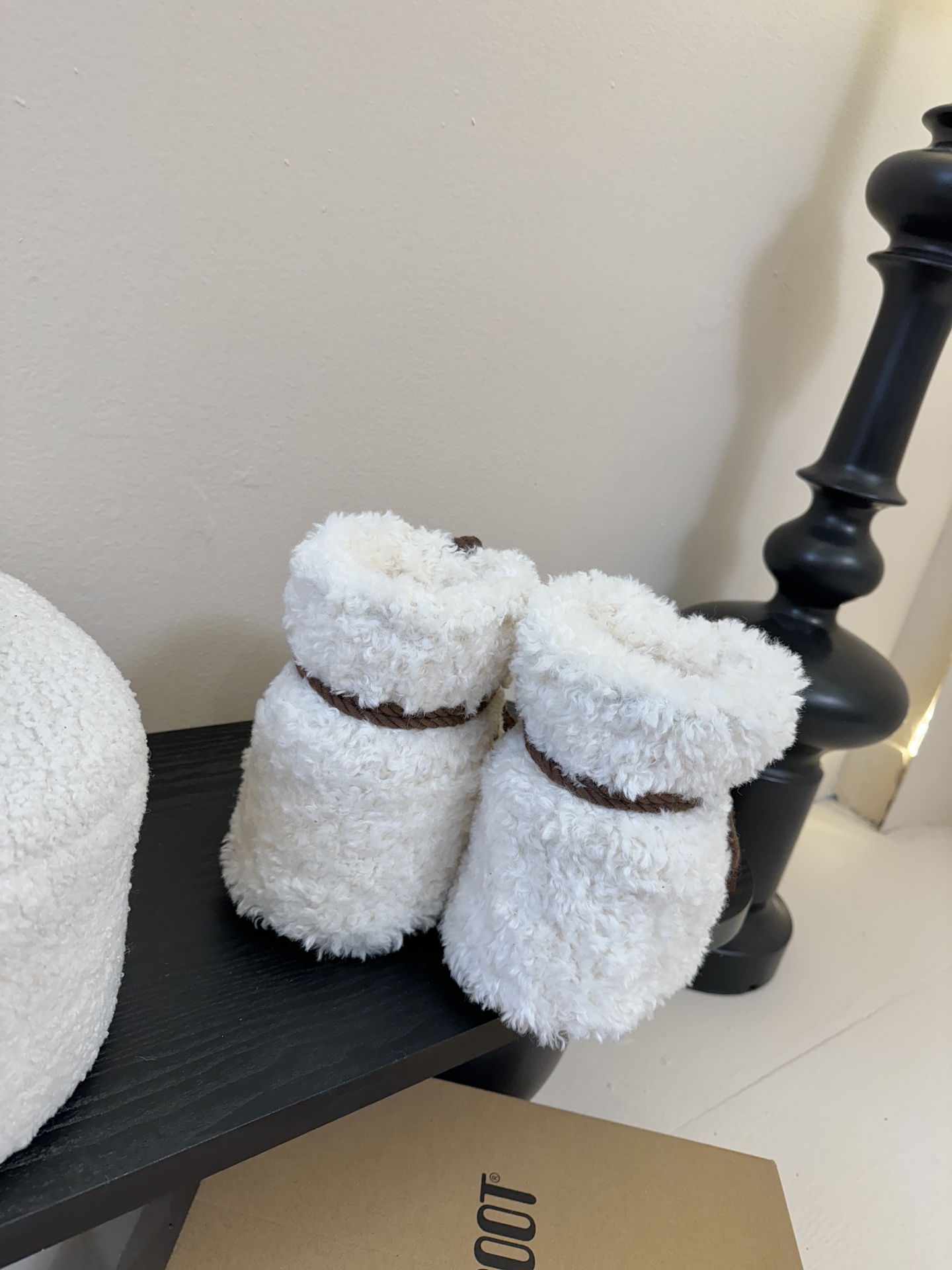 Moonboot这月亮雪地靴很出圈吗？去年这靴子看到好多辣妹子在穿搭配都是1.7的即视感！巨显腿长那种！