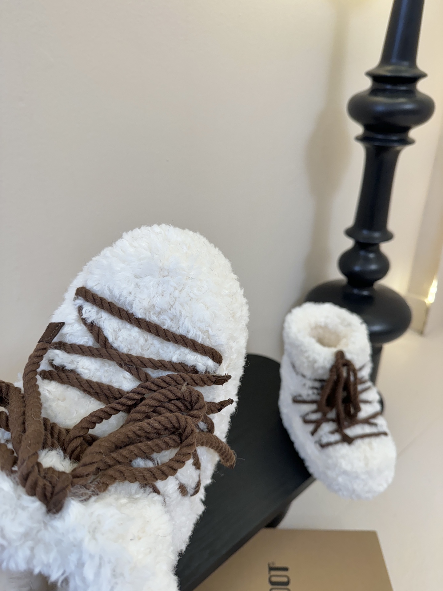 Moonboot这月亮雪地靴很出圈吗？去年这靴子看到好多辣妹子在穿搭配都是1.7的即视感！巨显腿长那种！