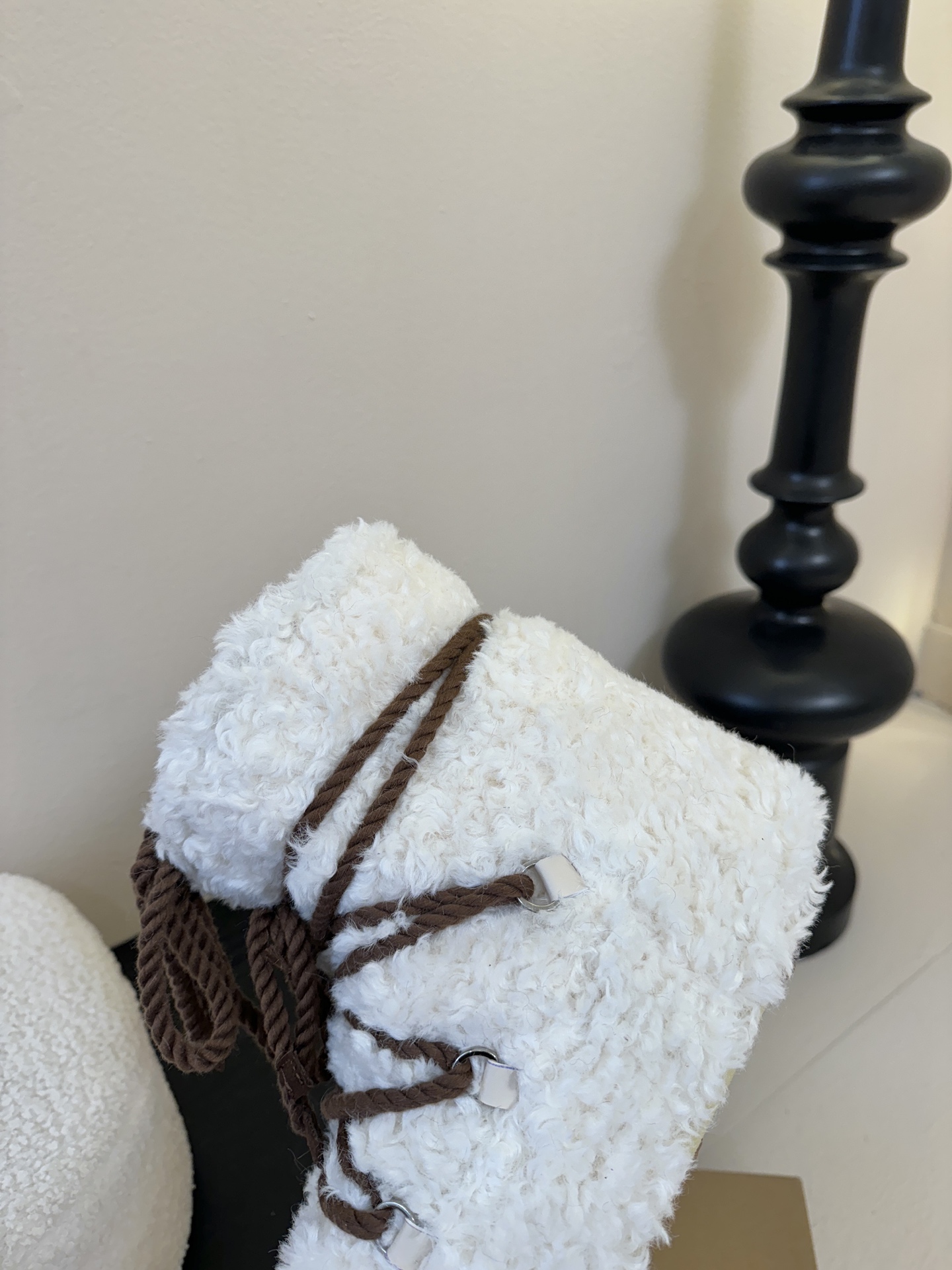 Moonboot这月亮雪地靴很出圈吗？去年这靴子看到好多辣妹子在穿搭配都是1.7的即视感！巨显腿长那种！