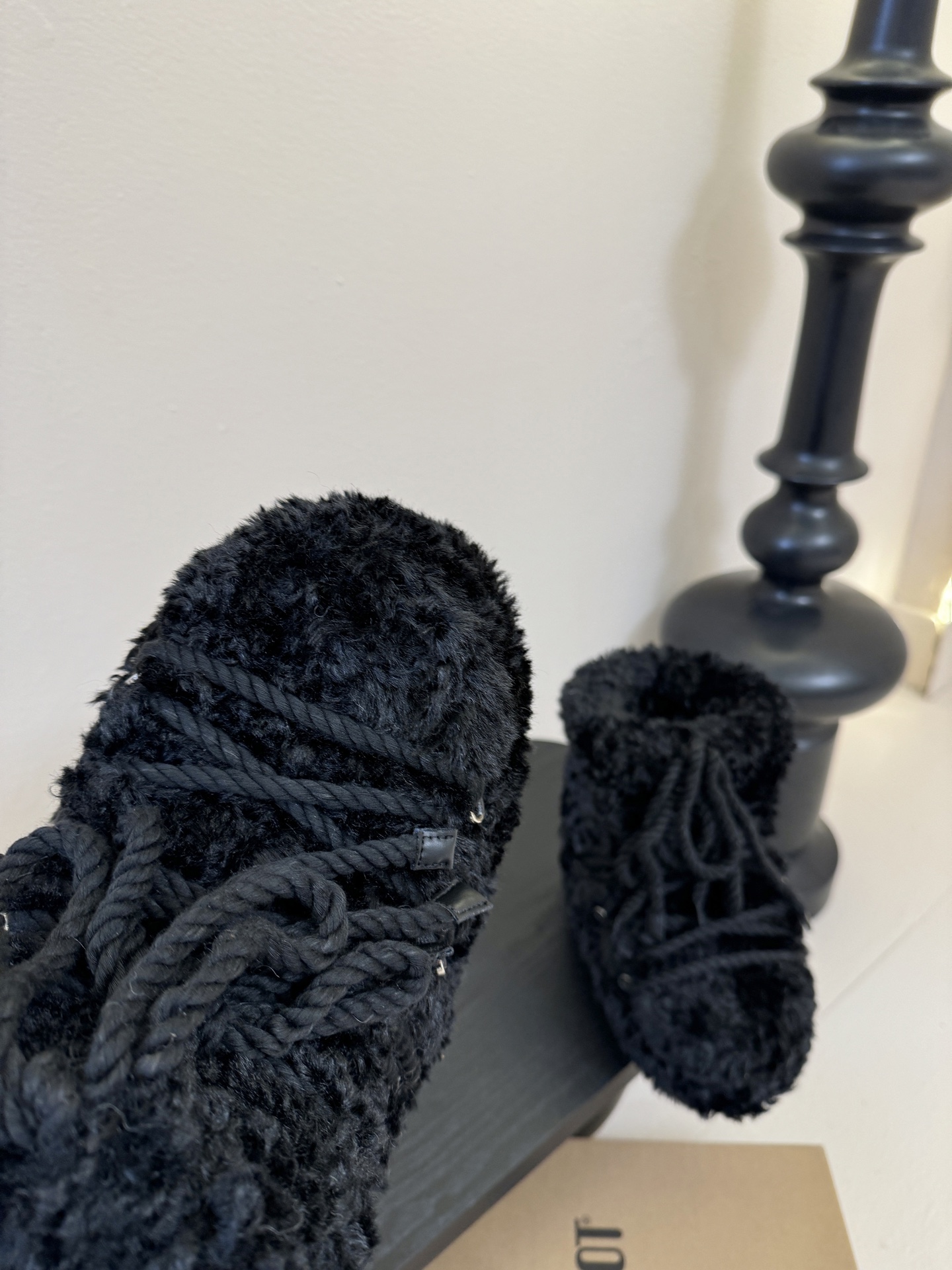 Moonboot这月亮雪地靴很出圈吗？去年这靴子看到好多辣妹子在穿搭配都是1.7的即视感！巨显腿长那种！