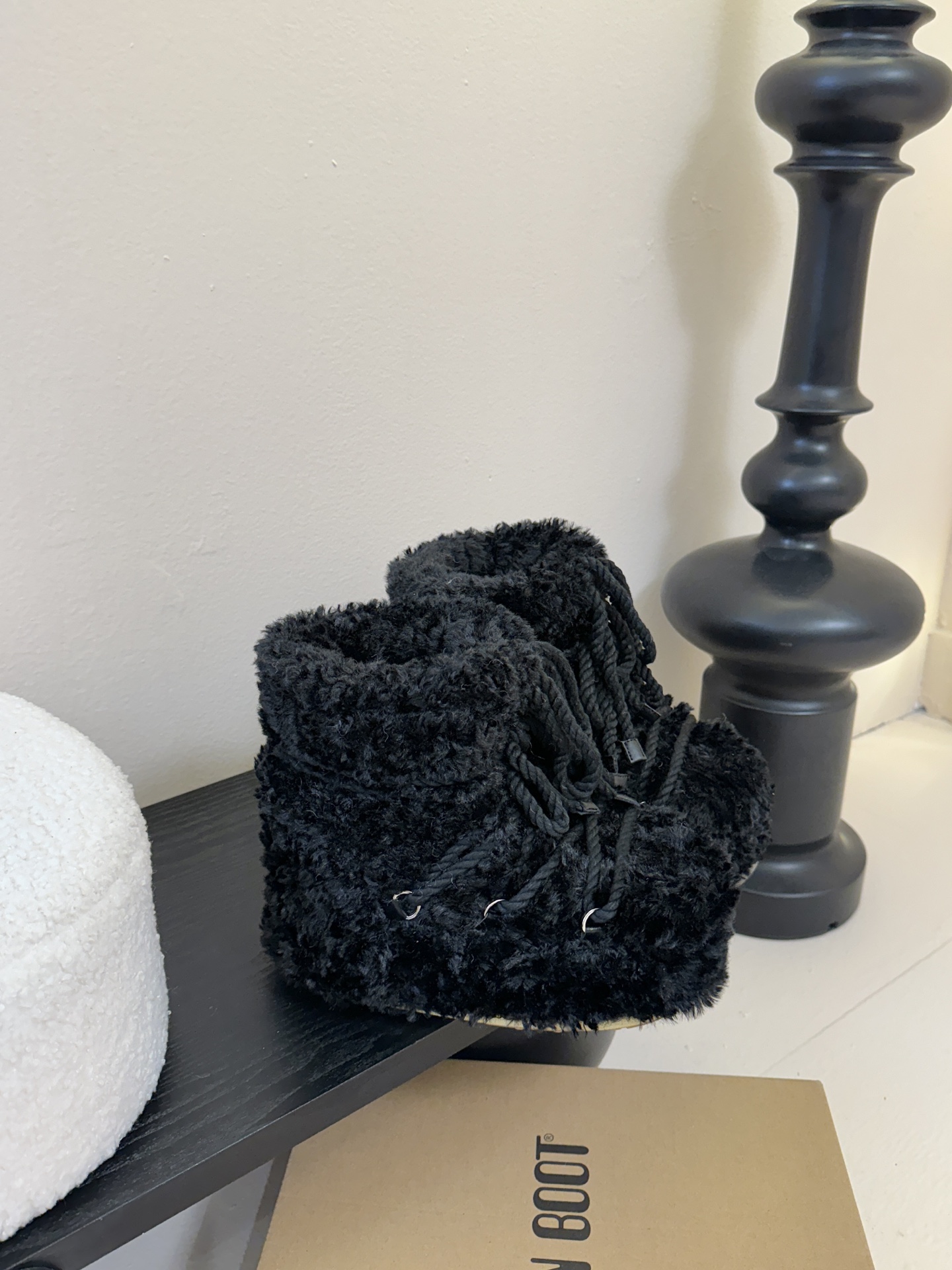 Moonboot这月亮雪地靴很出圈吗？去年这靴子看到好多辣妹子在穿搭配都是1.7的即视感！巨显腿长那种！