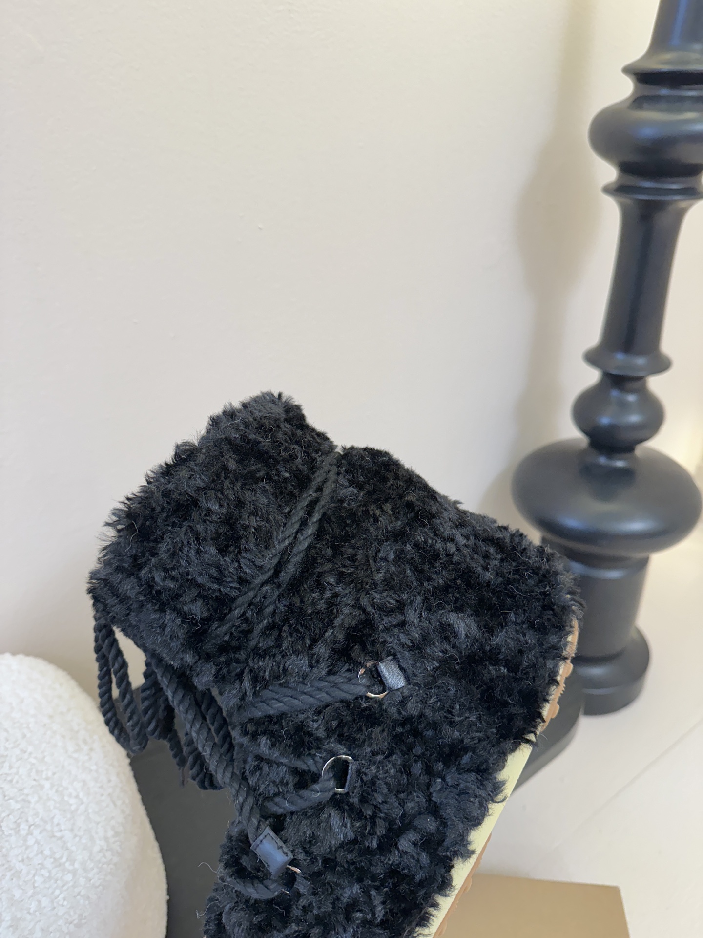 Moonboot这月亮雪地靴很出圈吗？去年这靴子看到好多辣妹子在穿搭配都是1.7的即视感！巨显腿长那种！