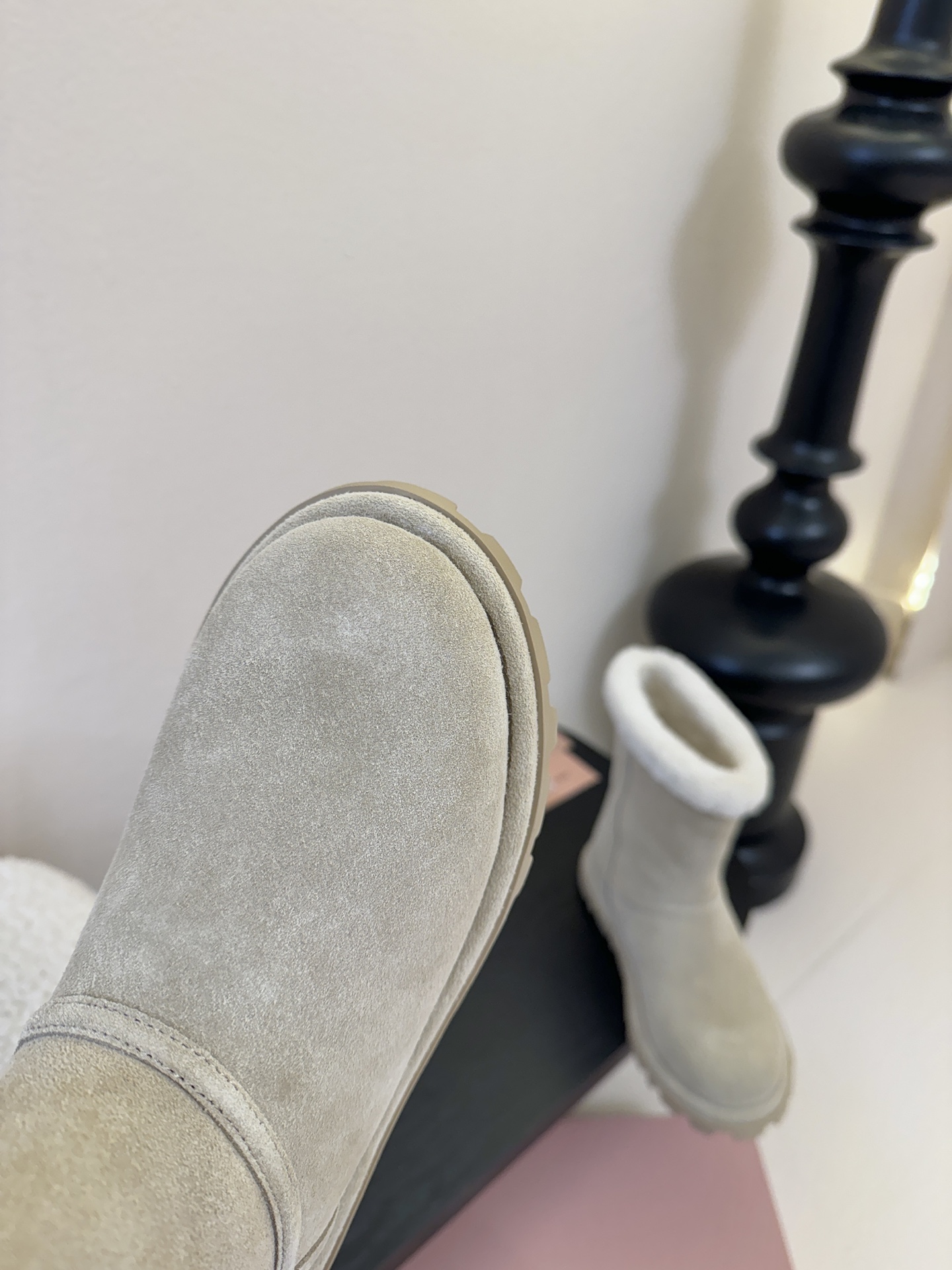 MiuMiu 缪缪秋冬最新走秀款 雪地靴毛毛鞋 超多明星网红种草 小红书博主都有钟爱 简约的设计更显优雅