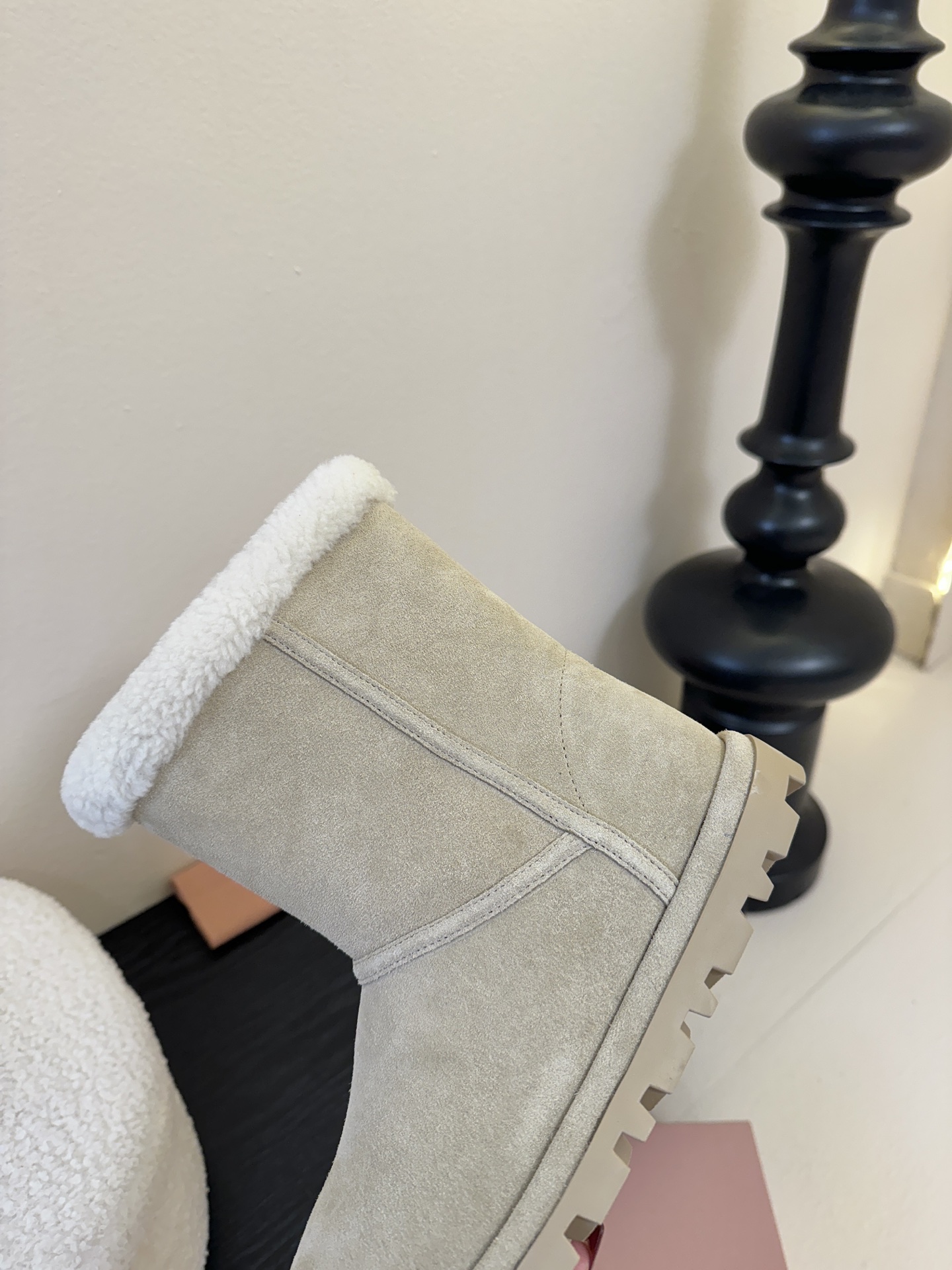 MiuMiu 缪缪秋冬最新走秀款 雪地靴毛毛鞋 超多明星网红种草 小红书博主都有钟爱 简约的设计更显优雅