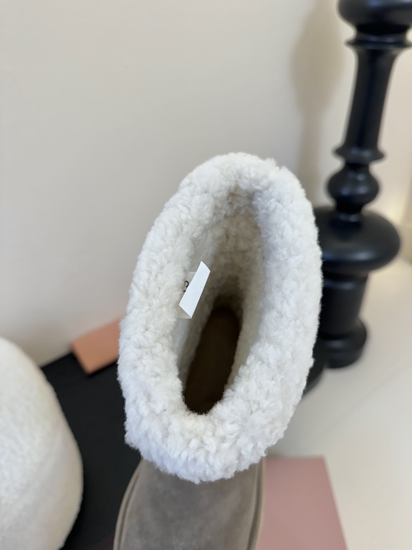 MiuMiu 缪缪秋冬最新走秀款 雪地靴毛毛鞋 超多明星网红种草 小红书博主都有钟爱 简约的设计更显优雅