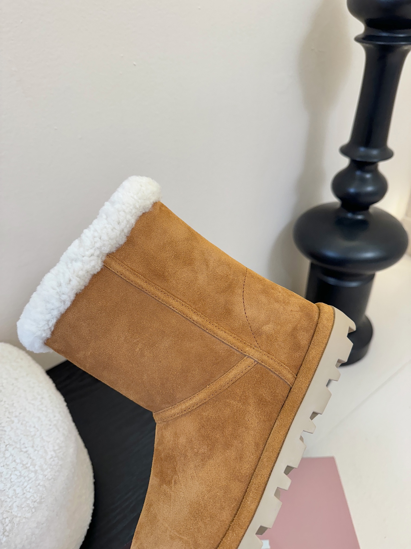 MiuMiu 缪缪秋冬最新走秀款 雪地靴毛毛鞋 超多明星网红种草 小红书博主都有钟爱 简约的设计更显优雅