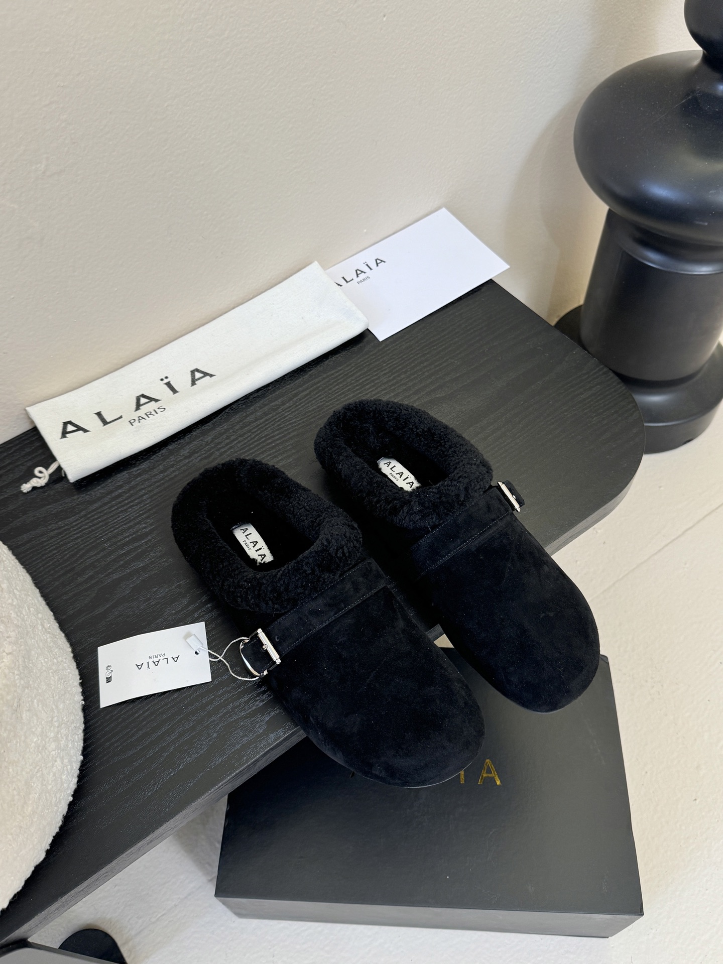 NO:594468,alaia fw25 new arrival～ Alaia 25 autumn and winter new sheep suede Mary Jane products are soft and comfortable, and the most important thing is that they are so beautiful. A must-have item size 35-39 4041 custom-made, half-slip woolen shoes, alaia, mary jane19860909alaia fw25 new arrival～ 啊来雅25秋冬 羊反绒玛丽珍新品 柔软舒适,关键还这么好看 必入单品哦 size 35-39 4041定制,半拖毛毛鞋,alaia,mary jane,Women's Shoes