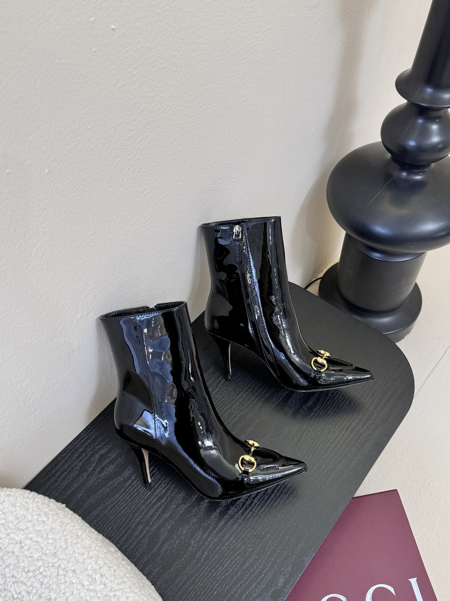 Gucci/古驰25WF新品马衔扣尖头侧拉链高跟短靴它以标志性的马衔扣为点睛之笔彰显着品牌深厚的马术传承