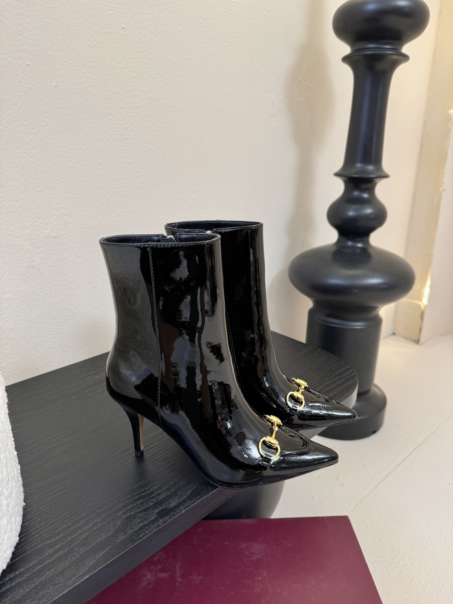 Gucci/古驰25WF新品马衔扣尖头侧拉链高跟短靴它以标志性的马衔扣为点睛之笔彰显着品牌深厚的马术传承