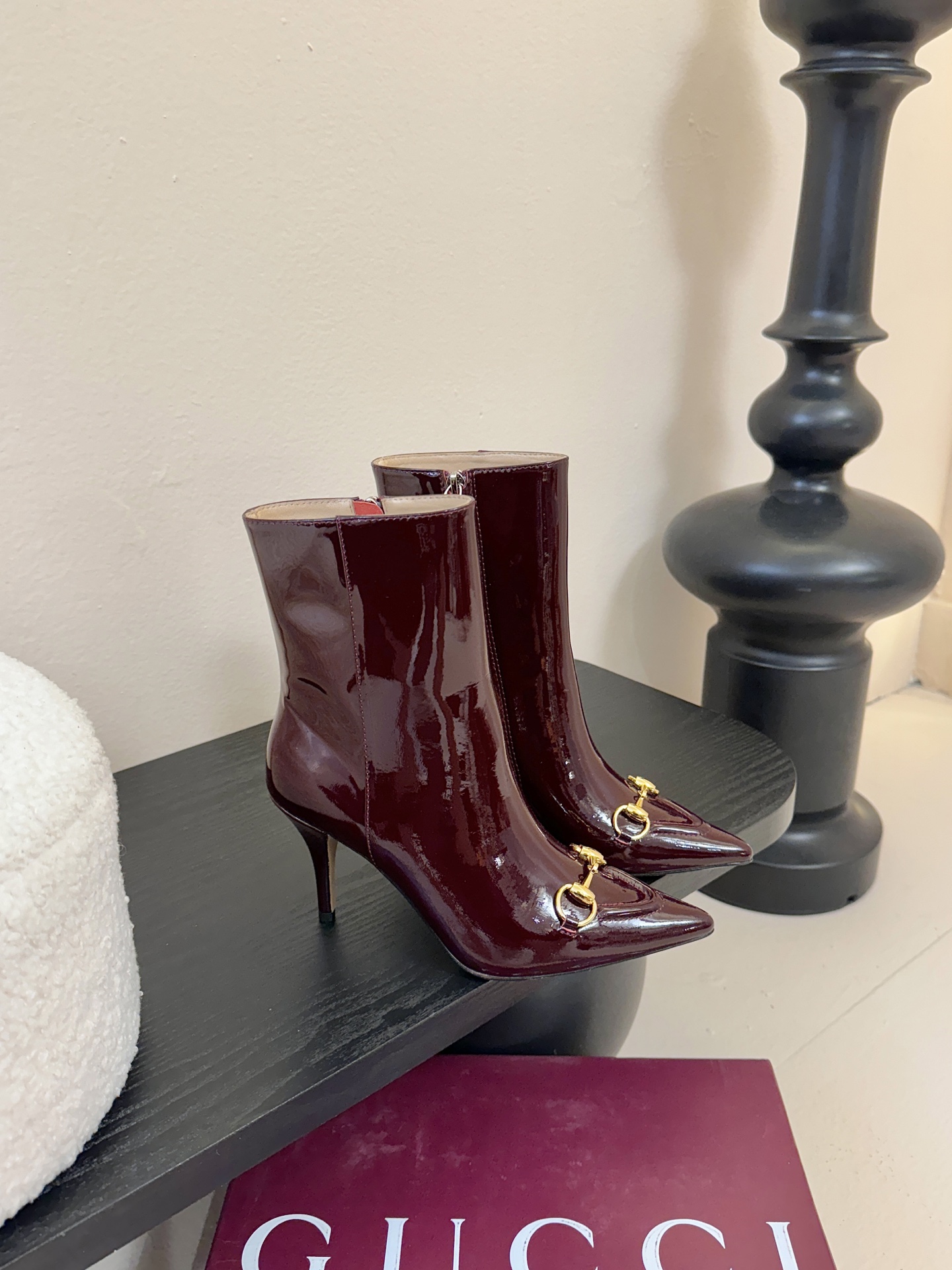 Gucci/古驰25WF新品马衔扣尖头侧拉链高跟短靴它以标志性的马衔扣为点睛之笔彰显着品牌深厚的马术传承