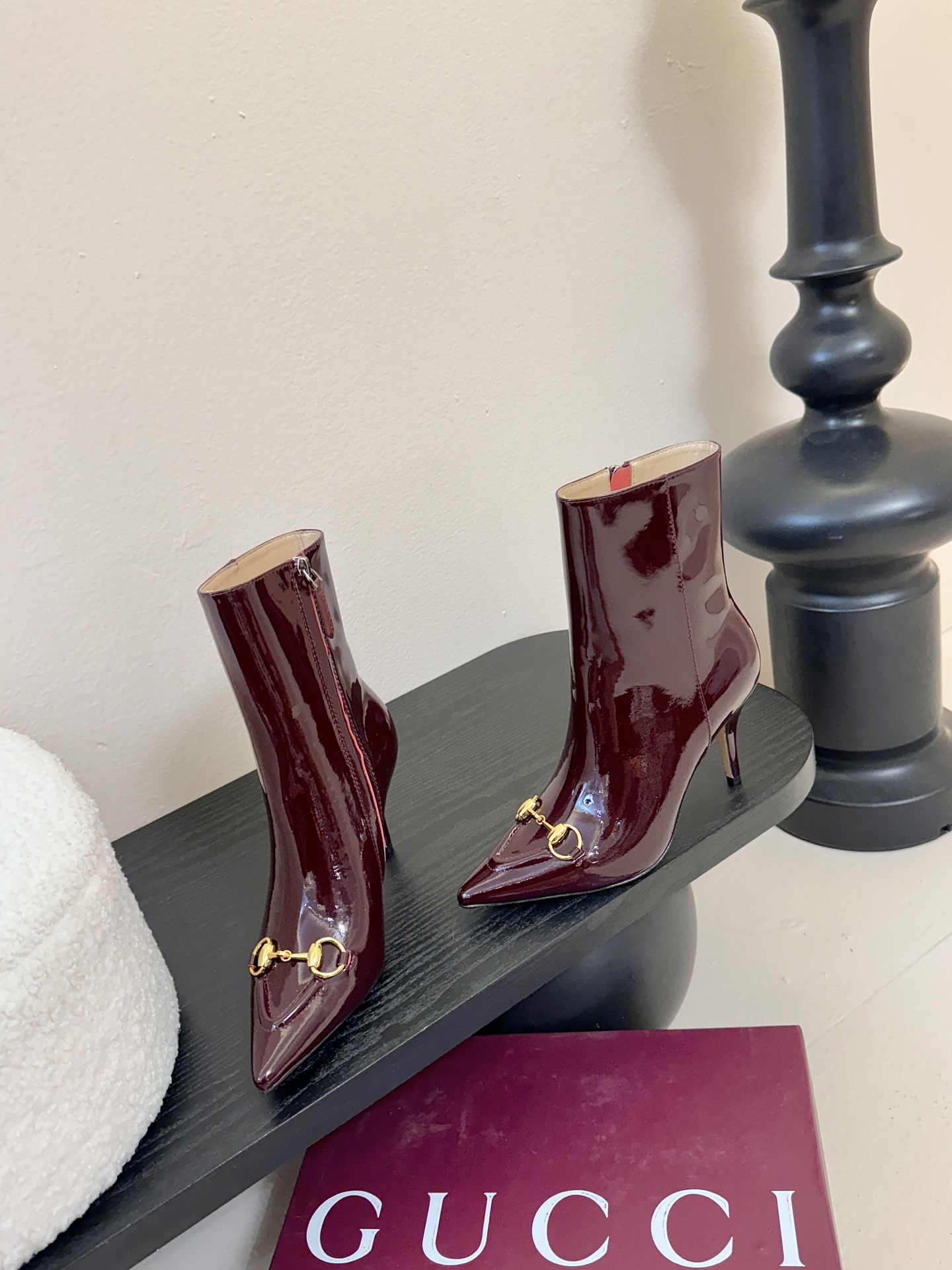 Gucci/古驰25WF新品马衔扣尖头侧拉链高跟短靴它以标志性的马衔扣为点睛之笔彰显着品牌深厚的马术传承