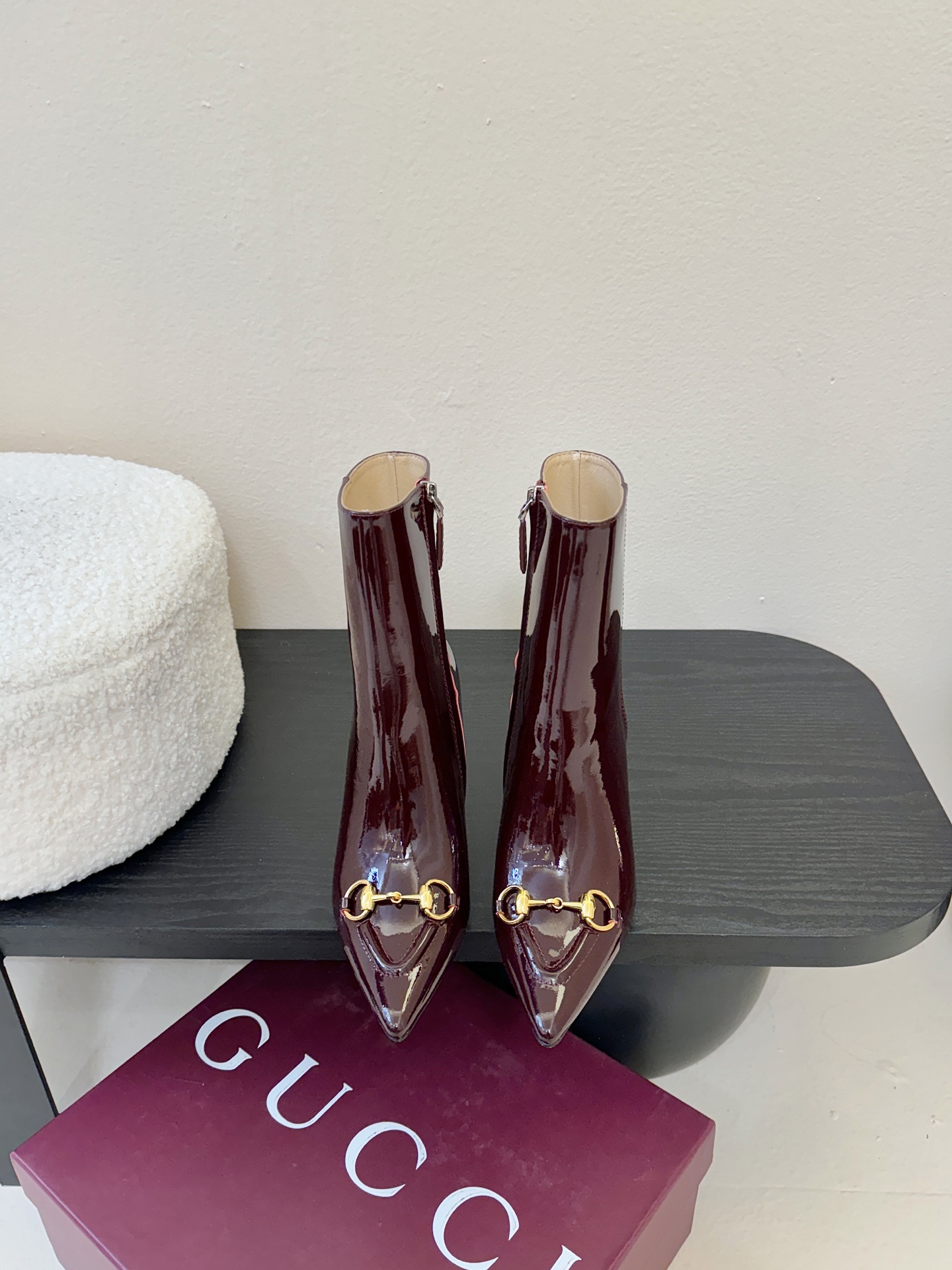 Gucci/古驰25WF新品马衔扣尖头侧拉链高跟短靴它以标志性的马衔扣为点睛之笔彰显着品牌深厚的马术传承