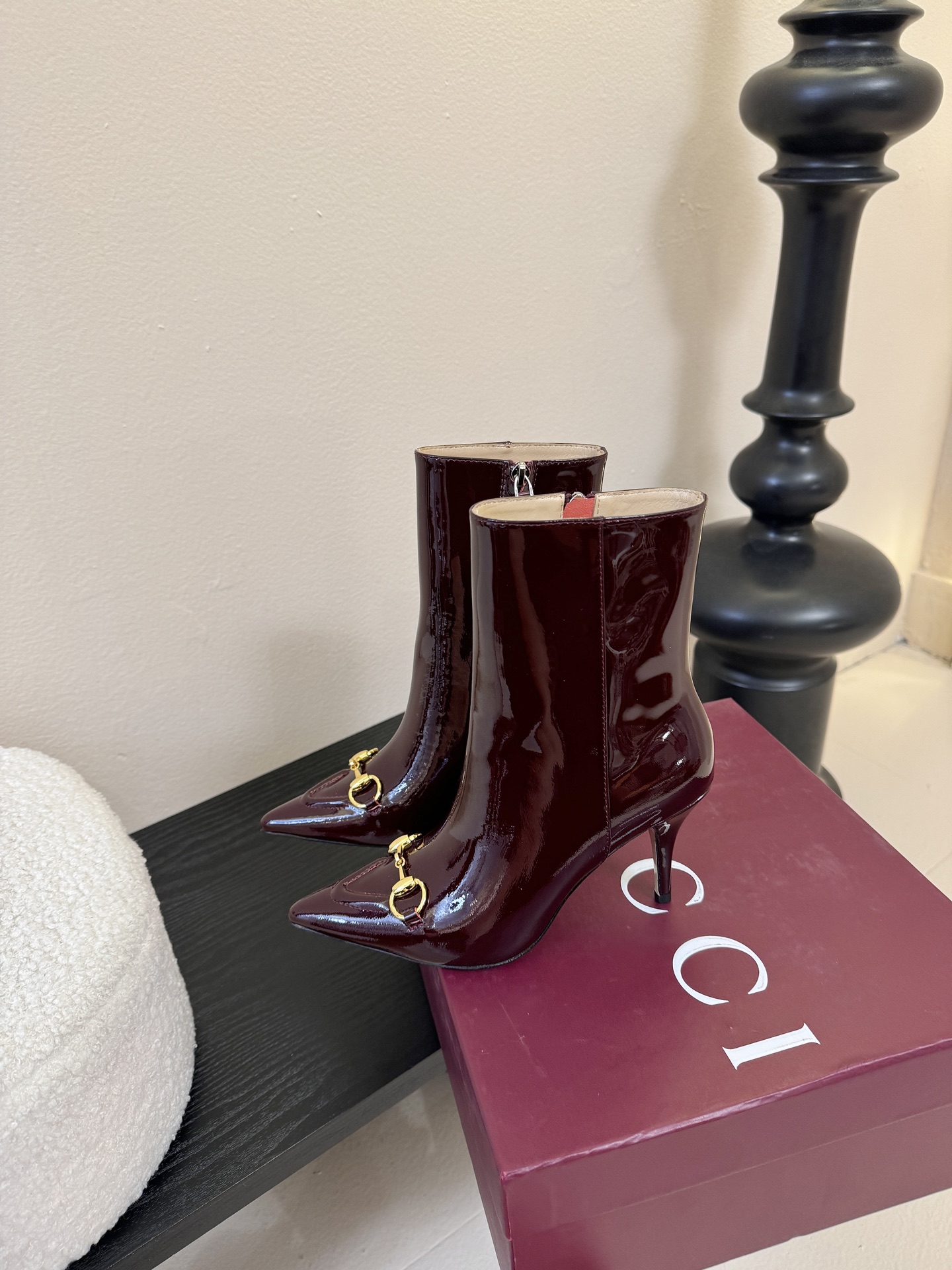 Gucci/古驰25WF新品马衔扣尖头侧拉链高跟短靴它以标志性的马衔扣为点睛之笔彰显着品牌深厚的马术传承