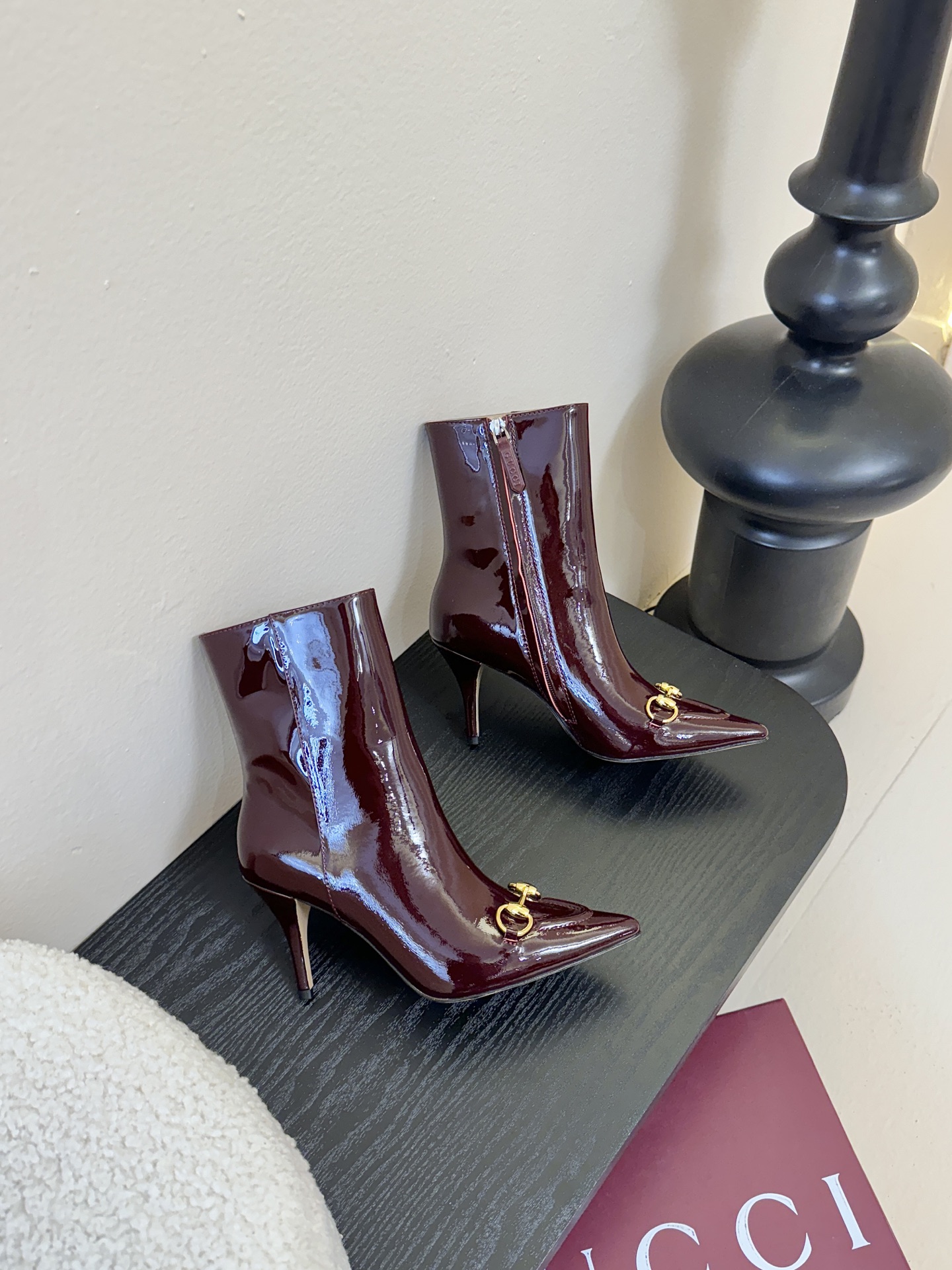 Gucci/古驰25WF新品马衔扣尖头侧拉链高跟短靴它以标志性的马衔扣为点睛之笔彰显着品牌深厚的马术传承