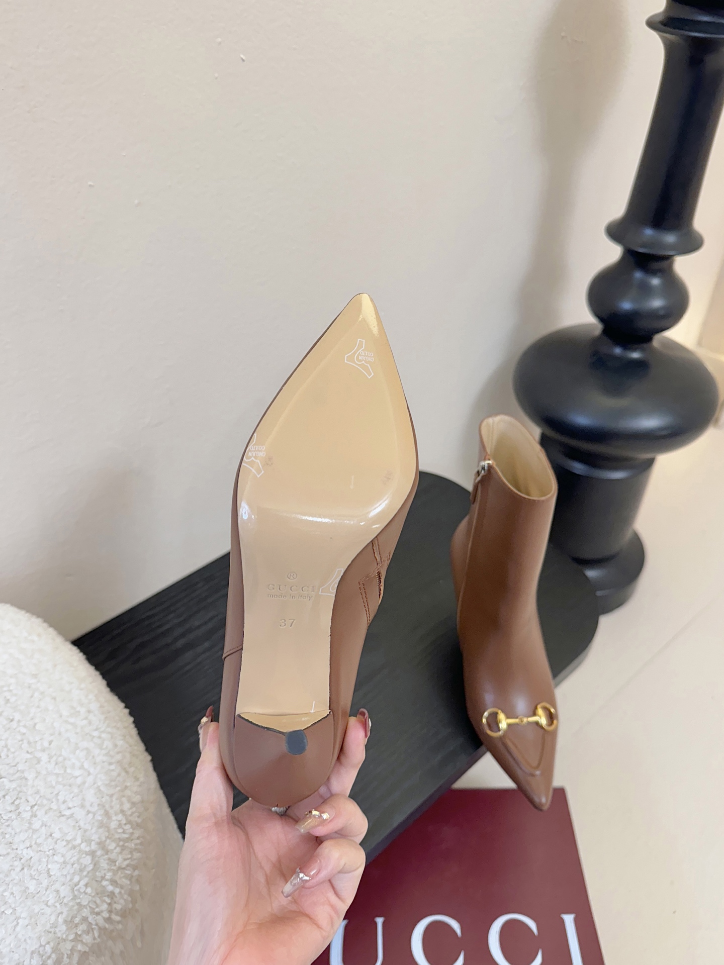 Gucci/古驰25WF新品马衔扣尖头侧拉链高跟短靴它以标志性的马衔扣为点睛之笔彰显着品牌深厚的马术传承