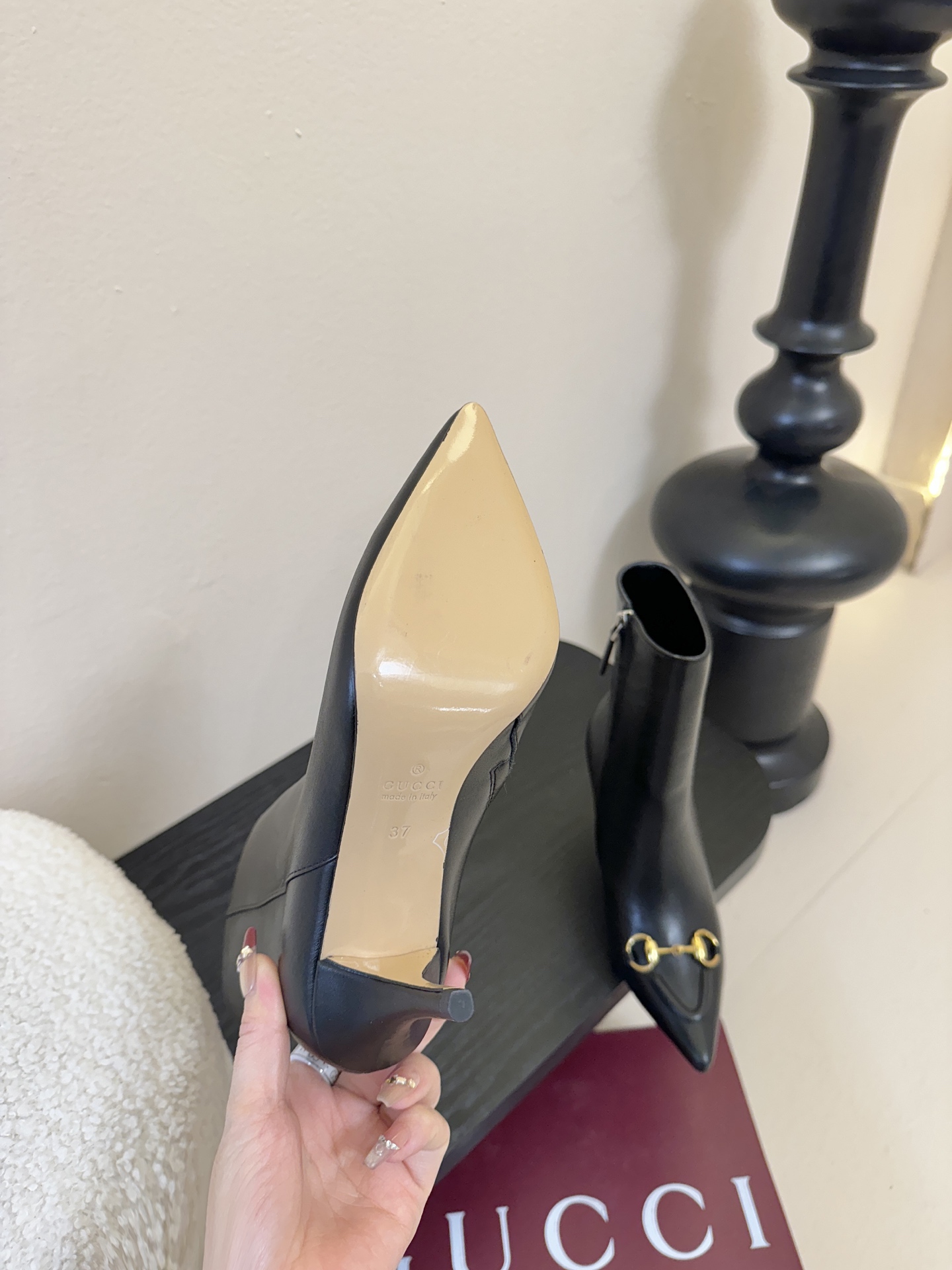 Gucci/古驰25WF新品马衔扣尖头侧拉链高跟短靴它以标志性的马衔扣为点睛之笔彰显着品牌深厚的马术传承