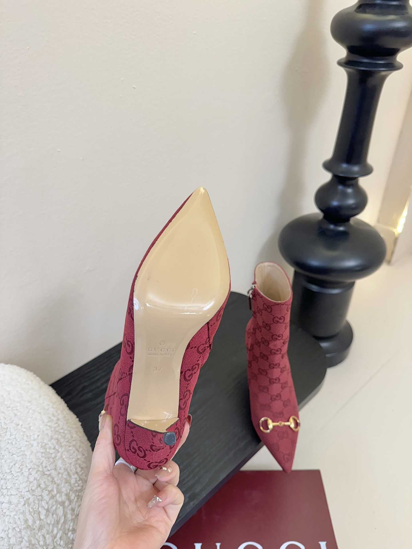 Gucci/古驰25WF新品马衔扣尖头侧拉链高跟短靴它以标志性的马衔扣为点睛之笔彰显着品牌深厚的马术传承