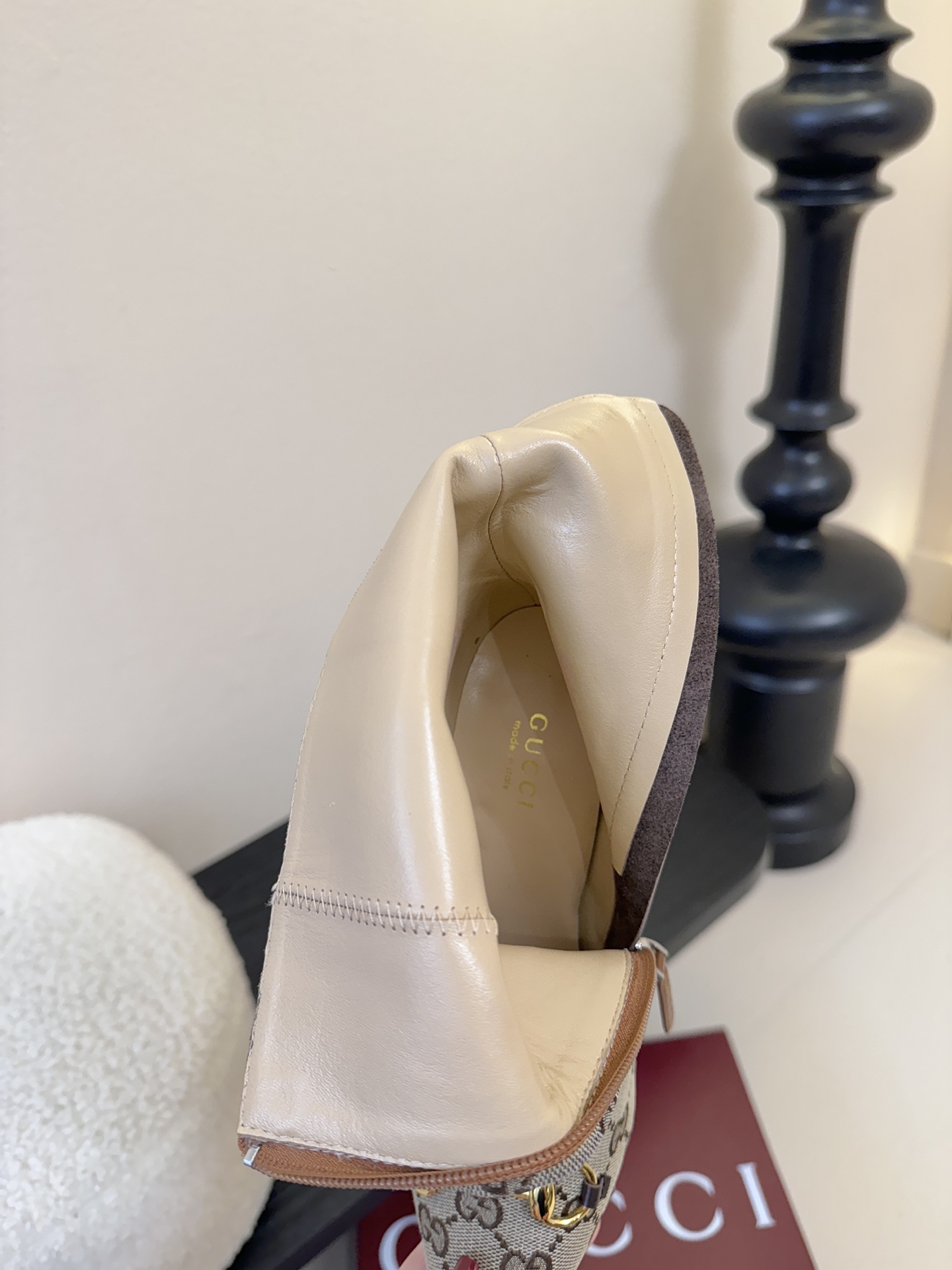 Gucci/古驰25WF新品马衔扣尖头侧拉链高跟短靴它以标志性的马衔扣为点睛之笔彰显着品牌深厚的马术传承