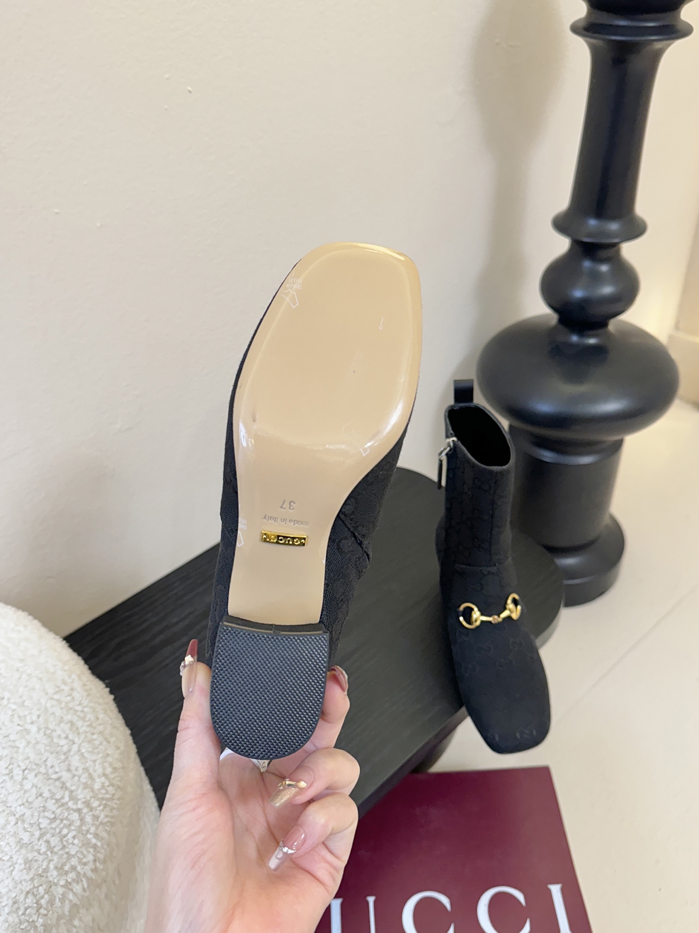 秋冬新款 Hermès/爱马仕新品复古极简 铁片粗跟短靴 一脚蹬——————————————这双复古极简