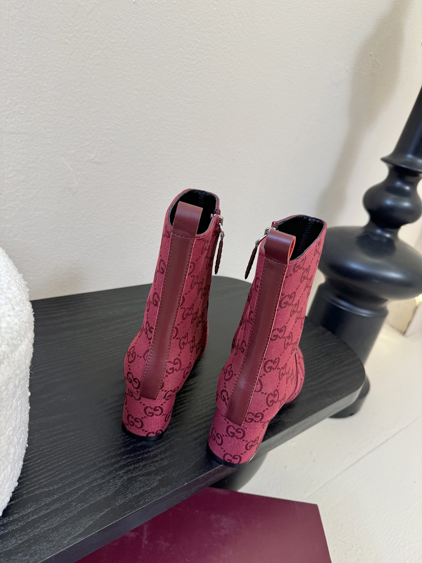 秋冬新款 Hermès/爱马仕新品复古极简 铁片粗跟短靴 一脚蹬——————————————这双复古极简