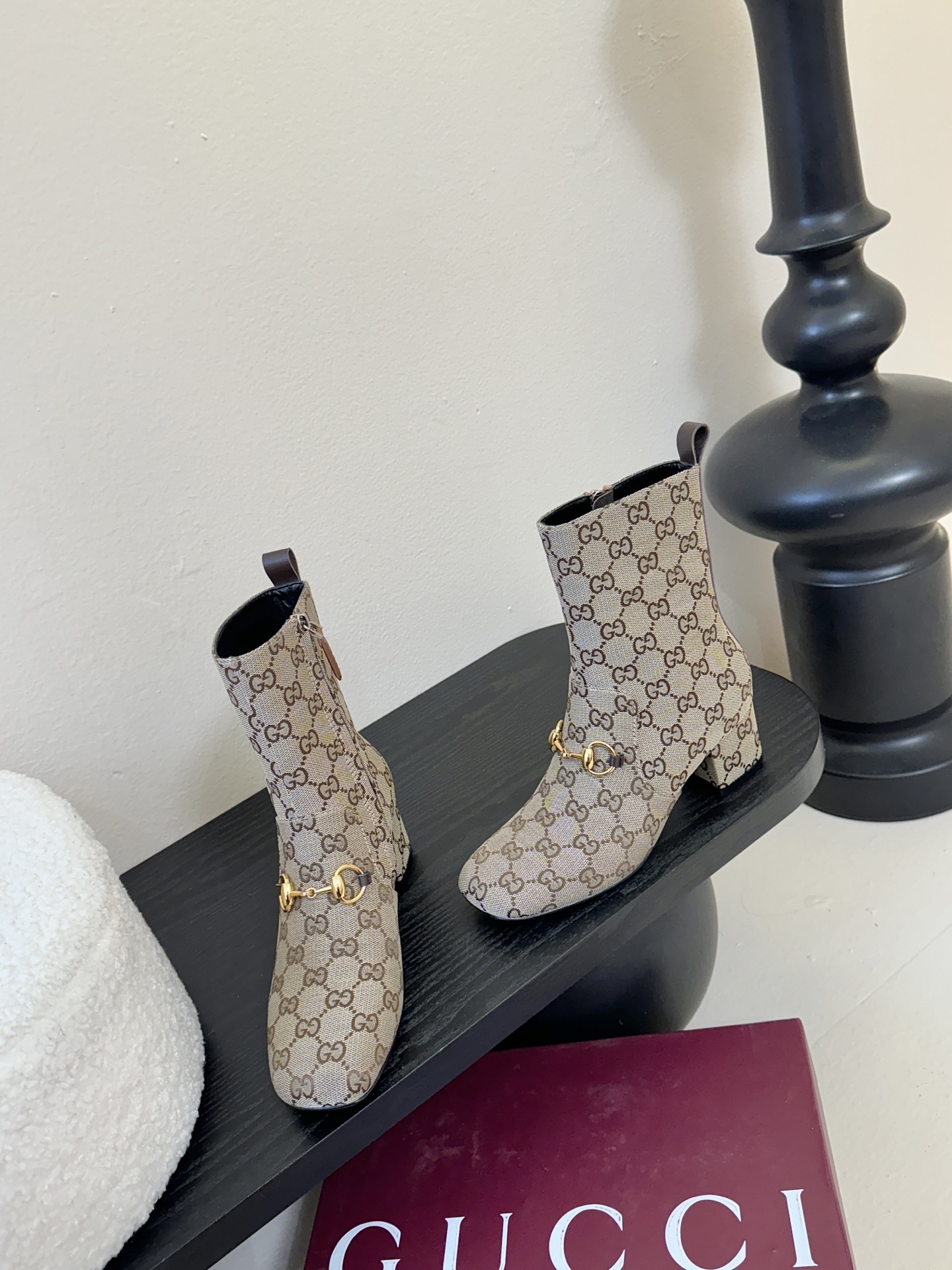 秋冬新款 Hermès/爱马仕新品复古极简 铁片粗跟短靴 一脚蹬——————————————这双复古极简