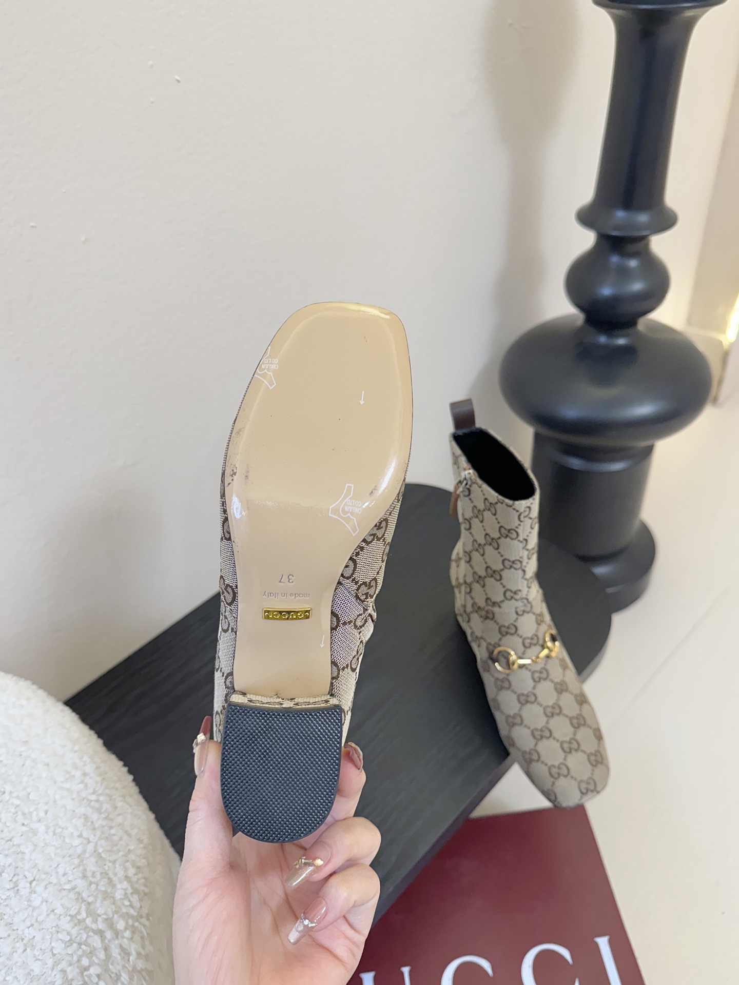 秋冬新款 Hermès/爱马仕新品复古极简 铁片粗跟短靴 一脚蹬——————————————这双复古极简