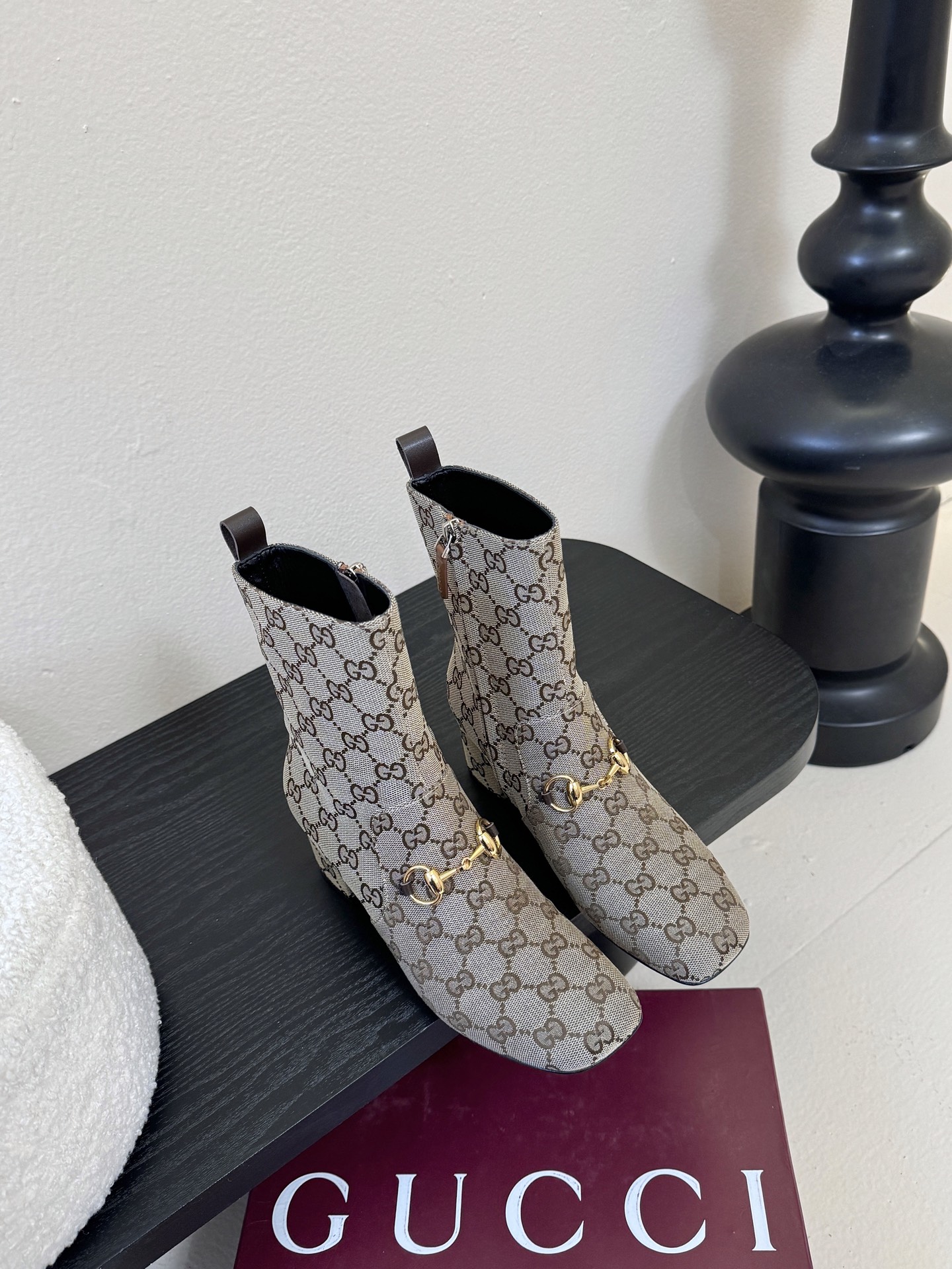 秋冬新款 Hermès/爱马仕新品复古极简 铁片粗跟短靴 一脚蹬——————————————这双复古极简