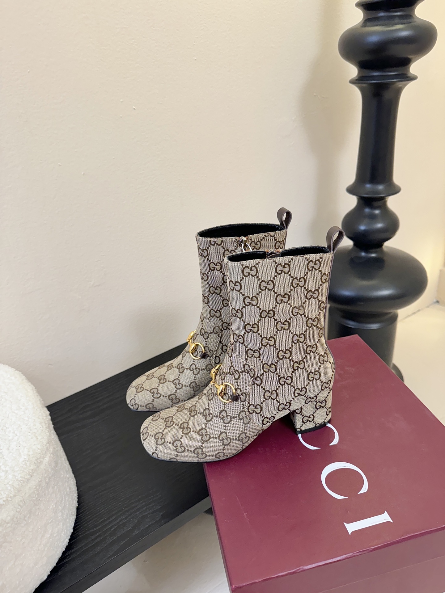 秋冬新款 Hermès/爱马仕新品复古极简 铁片粗跟短靴 一脚蹬——————————————这双复古极简