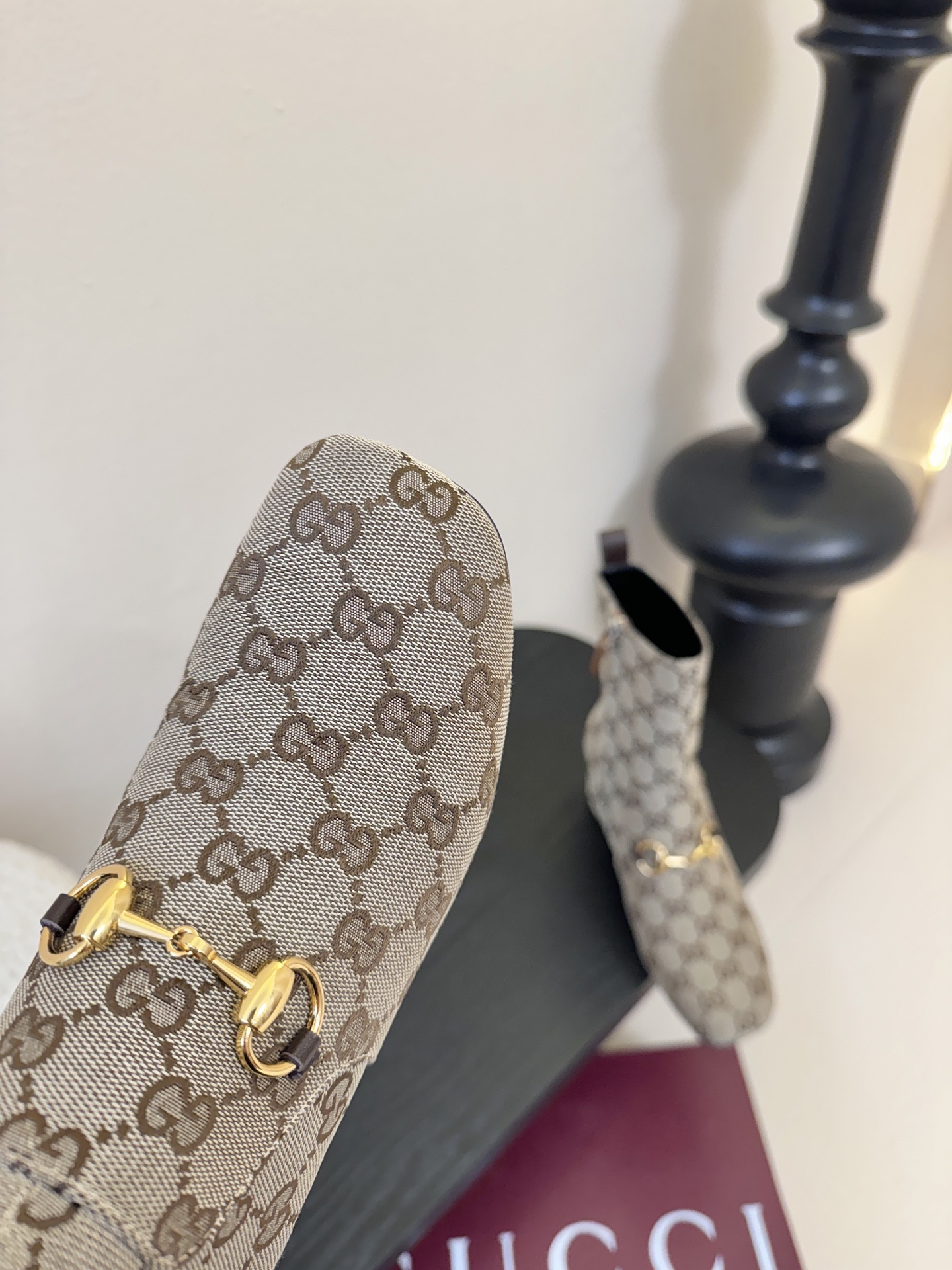 秋冬新款 Hermès/爱马仕新品复古极简 铁片粗跟短靴 一脚蹬——————————————这双复古极简