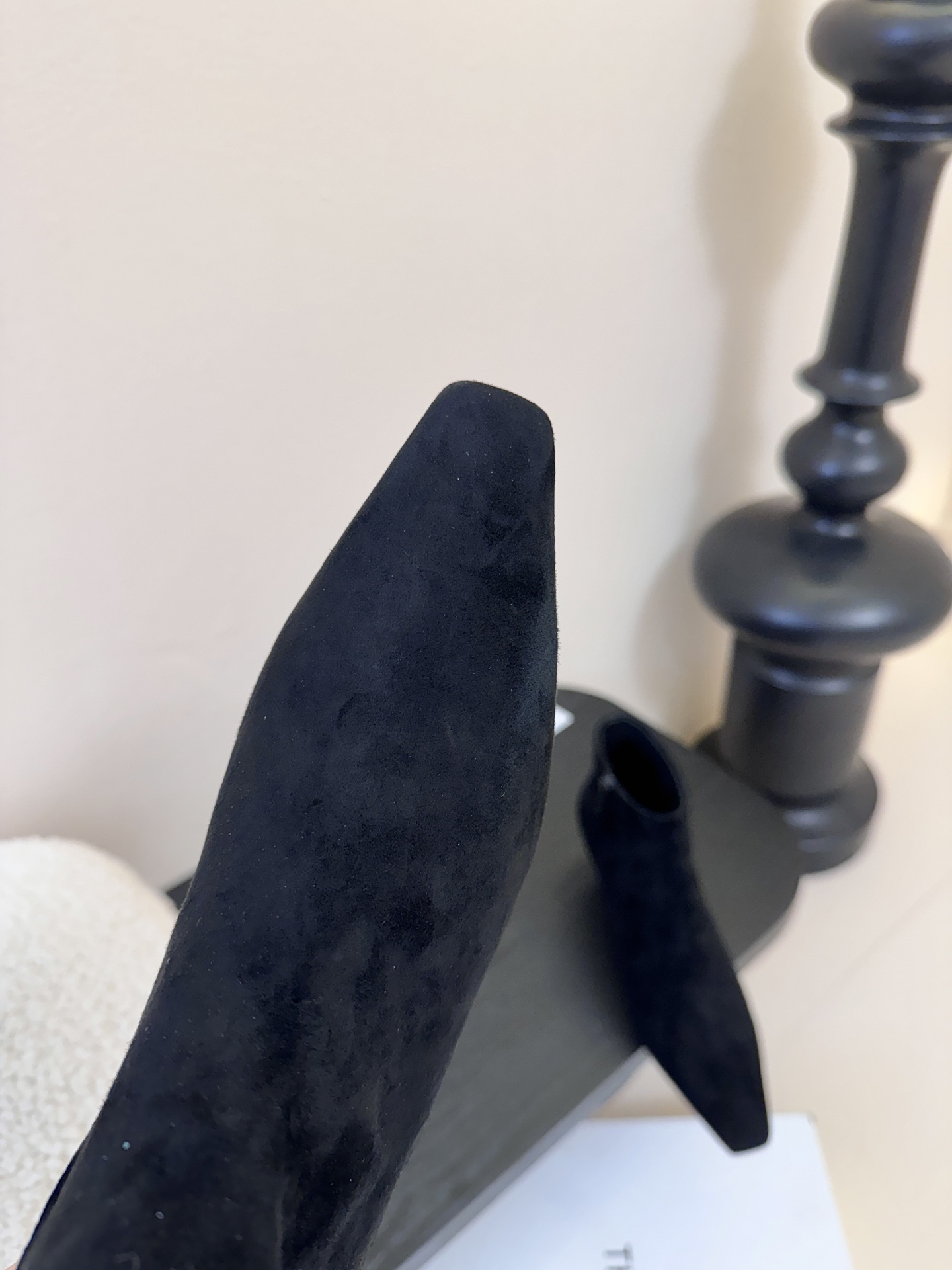 THE ROW25秋冬新品小方头猫跟小短靴裸鞋！这款短靴简直是可以被叫做断货王！小小方头设计极简又高级感