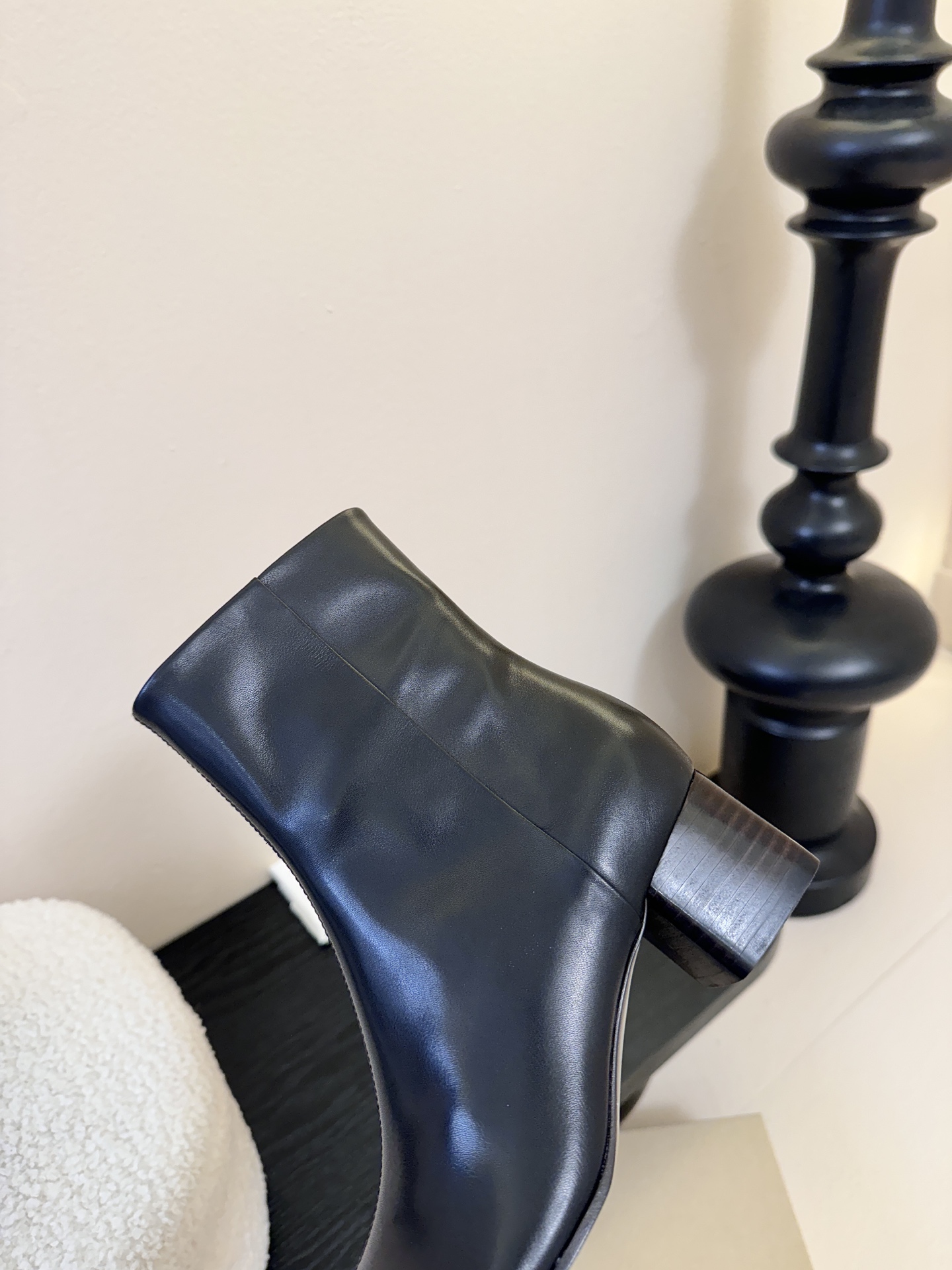 Lemaire 25ss 新款极简高跟靴低调有品，处处散发着迷人的气质一双高级又实用的小皮靴用这种随意又