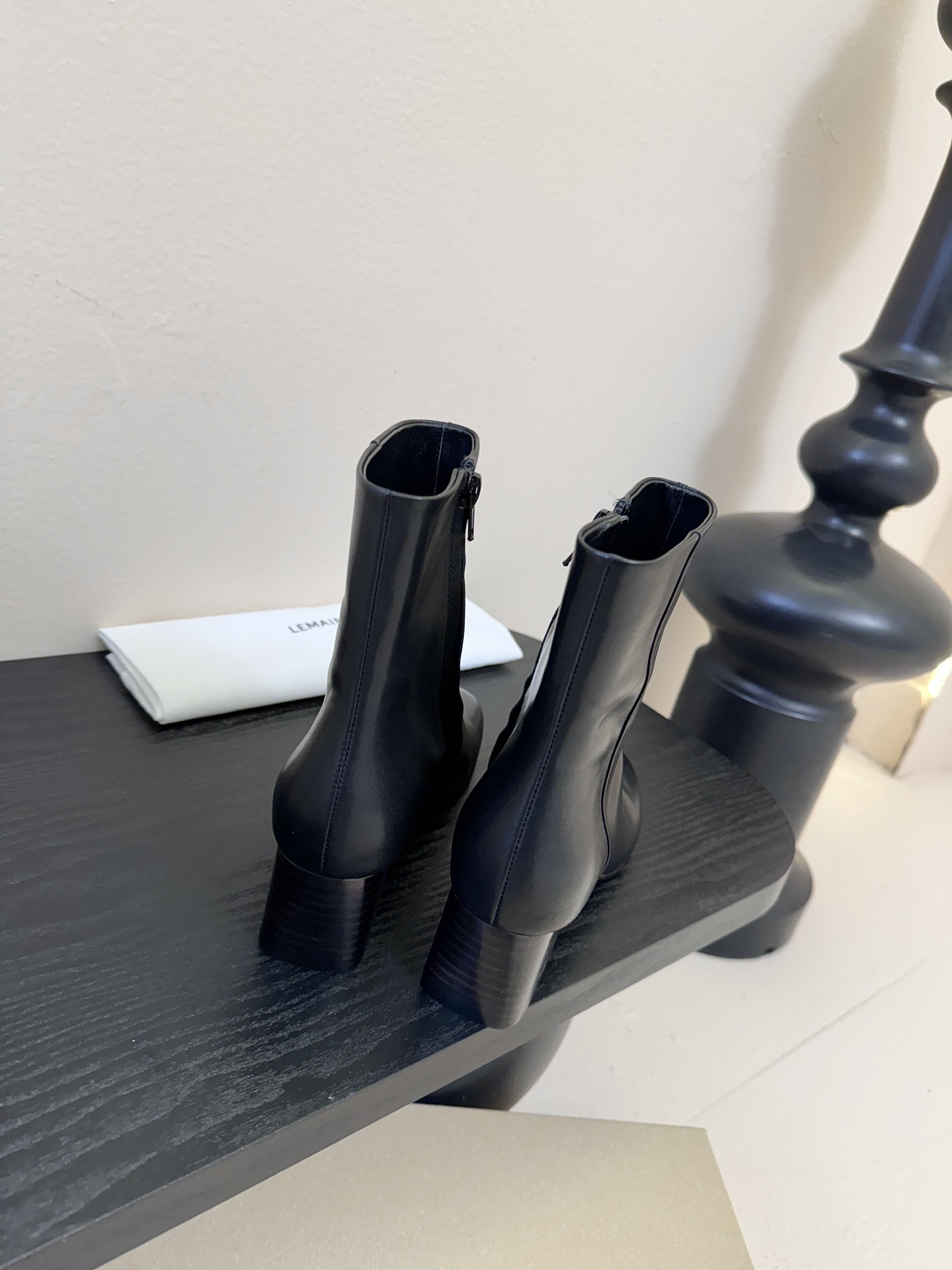 Lemaire 25ss 新款极简高跟靴低调有品，处处散发着迷人的气质一双高级又实用的小皮靴用这种随意又