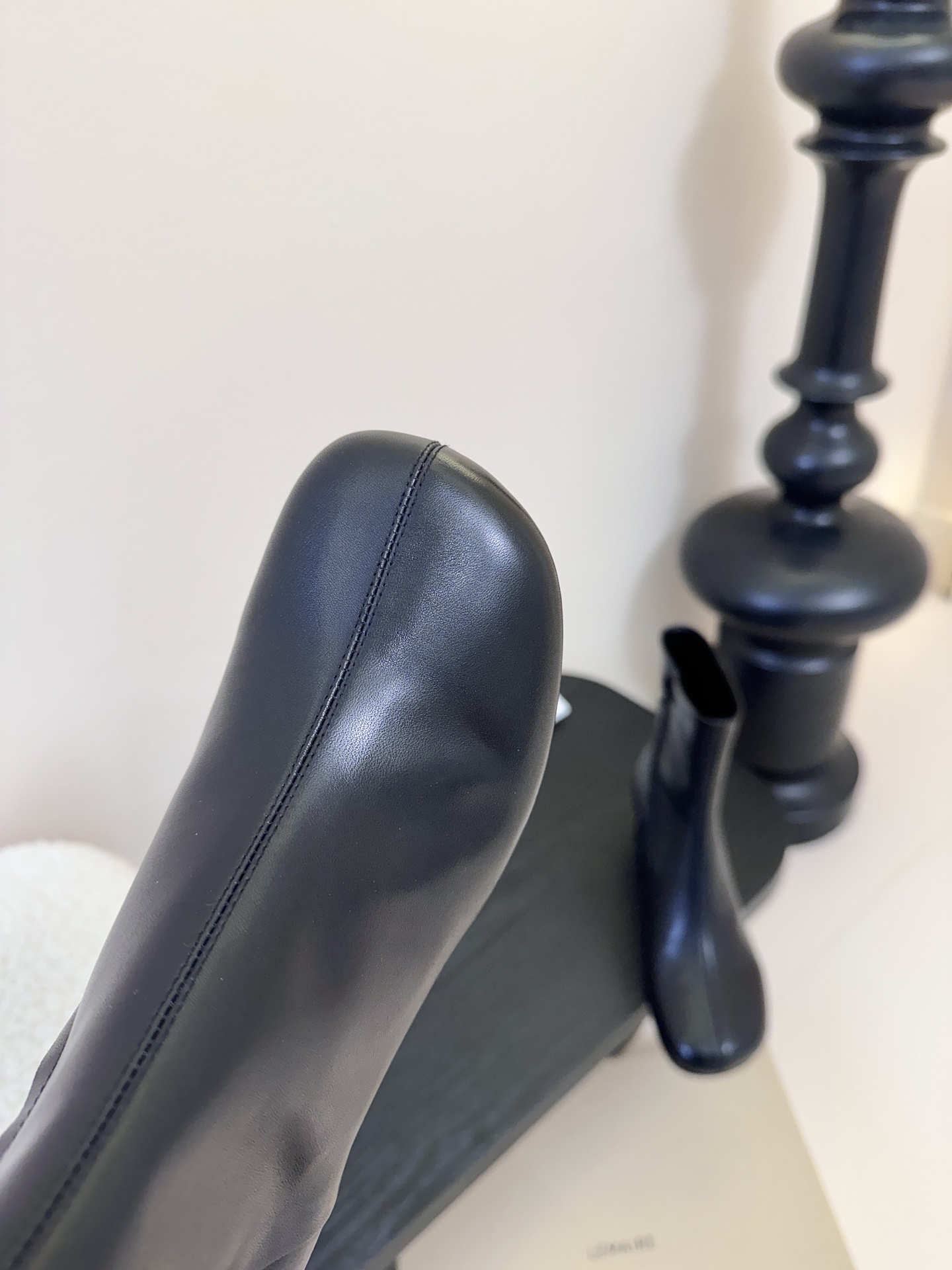 Lemaire 25ss 新款极简高跟靴低调有品，处处散发着迷人的气质一双高级又实用的小皮靴用这种随意又