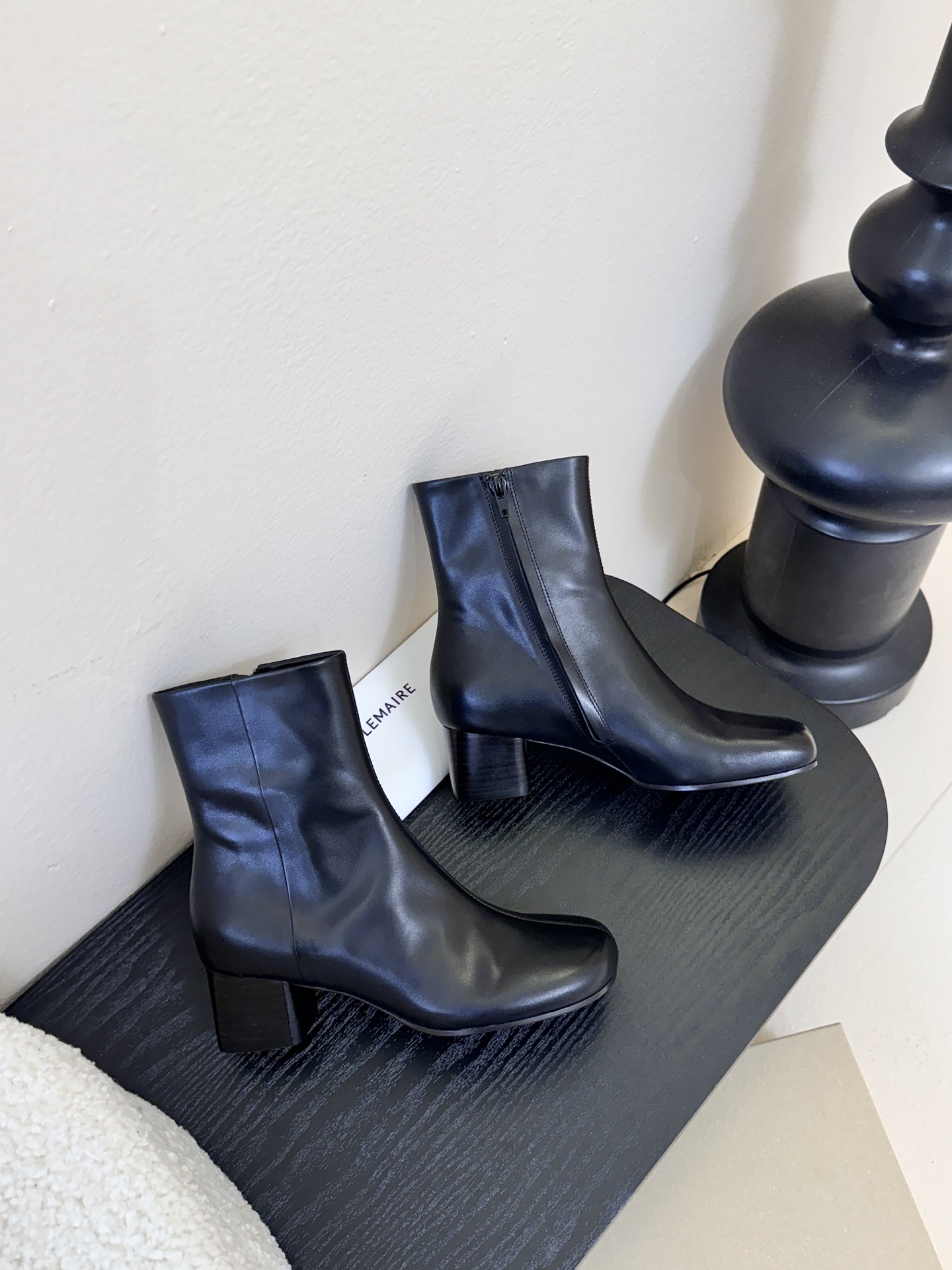 Lemaire 25ss 新款极简高跟靴低调有品，处处散发着迷人的气质一双高级又实用的小皮靴用这种随意又