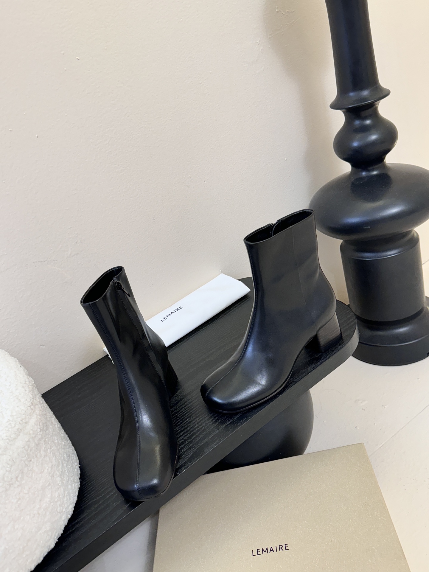 Lemaire 25ss 新款极简高跟靴低调有品，处处散发着迷人的气质一双高级又实用的小皮靴用这种随意又