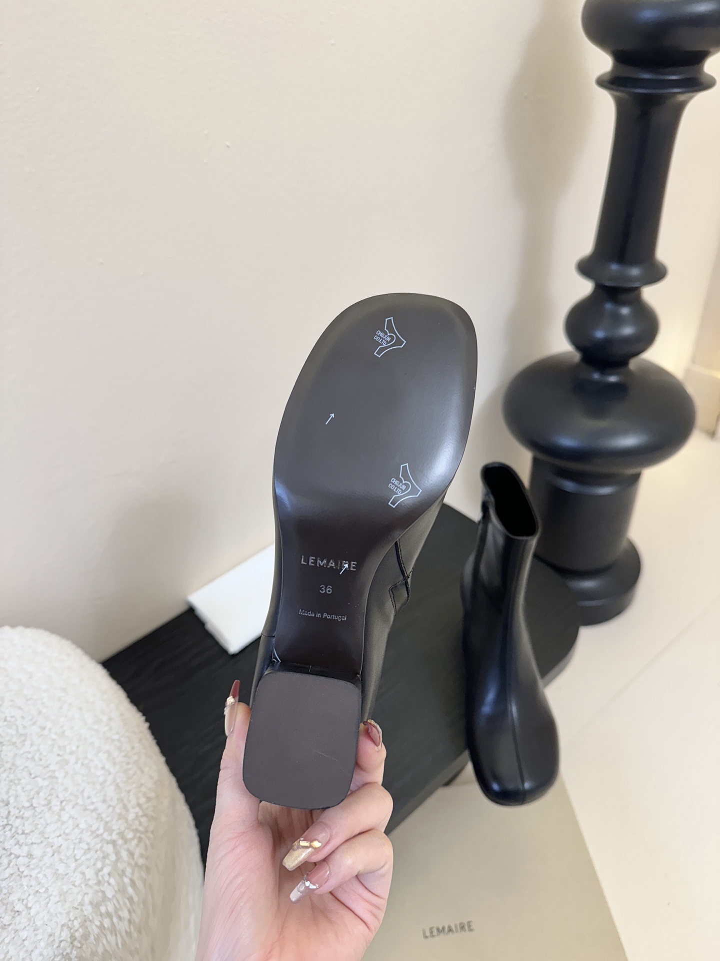 Lemaire 25ss 新款极简高跟靴低调有品，处处散发着迷人的气质一双高级又实用的小皮靴用这种随意又